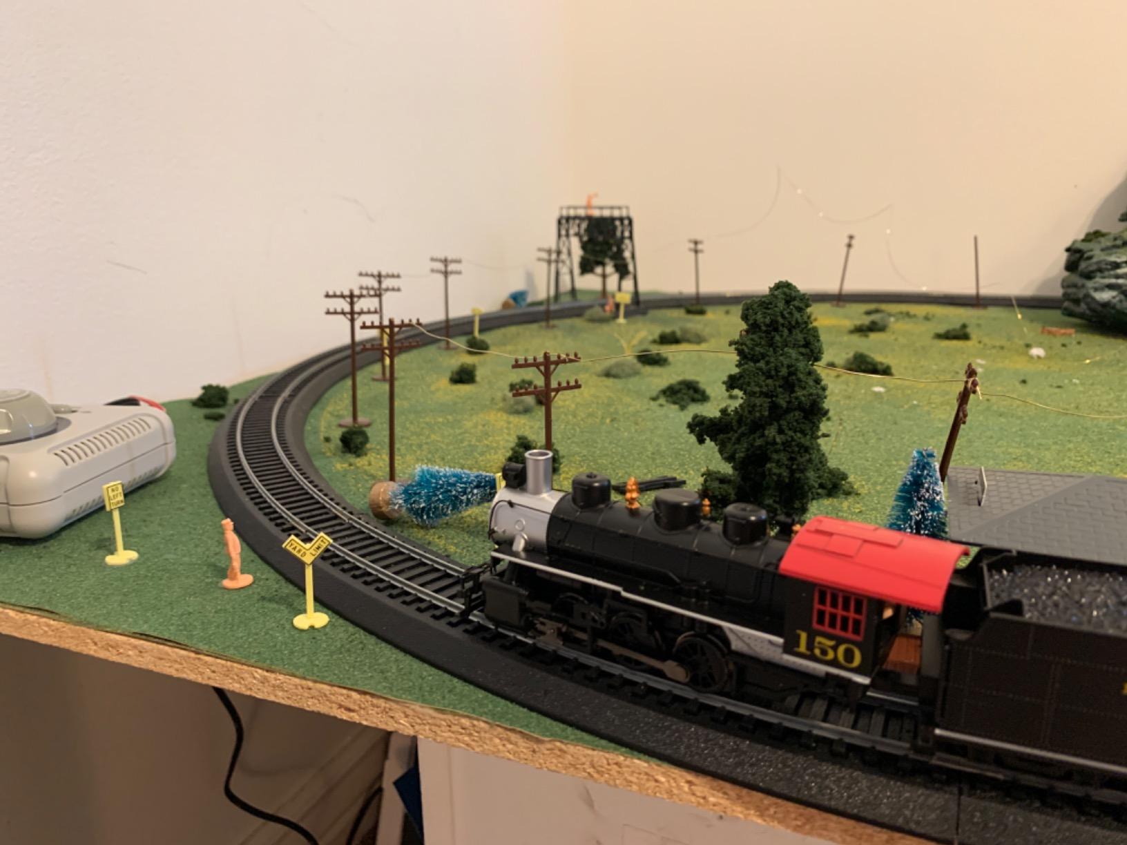 Bachmann Trains Chattanooga Ready to Run 155 Piece Electric Train HO Scale | Complete Starter Set, Locomotive, Rolling Stock, Track, Power Pack and Speed Controller, Build Your Model Railroad, 626 customer photo 2
