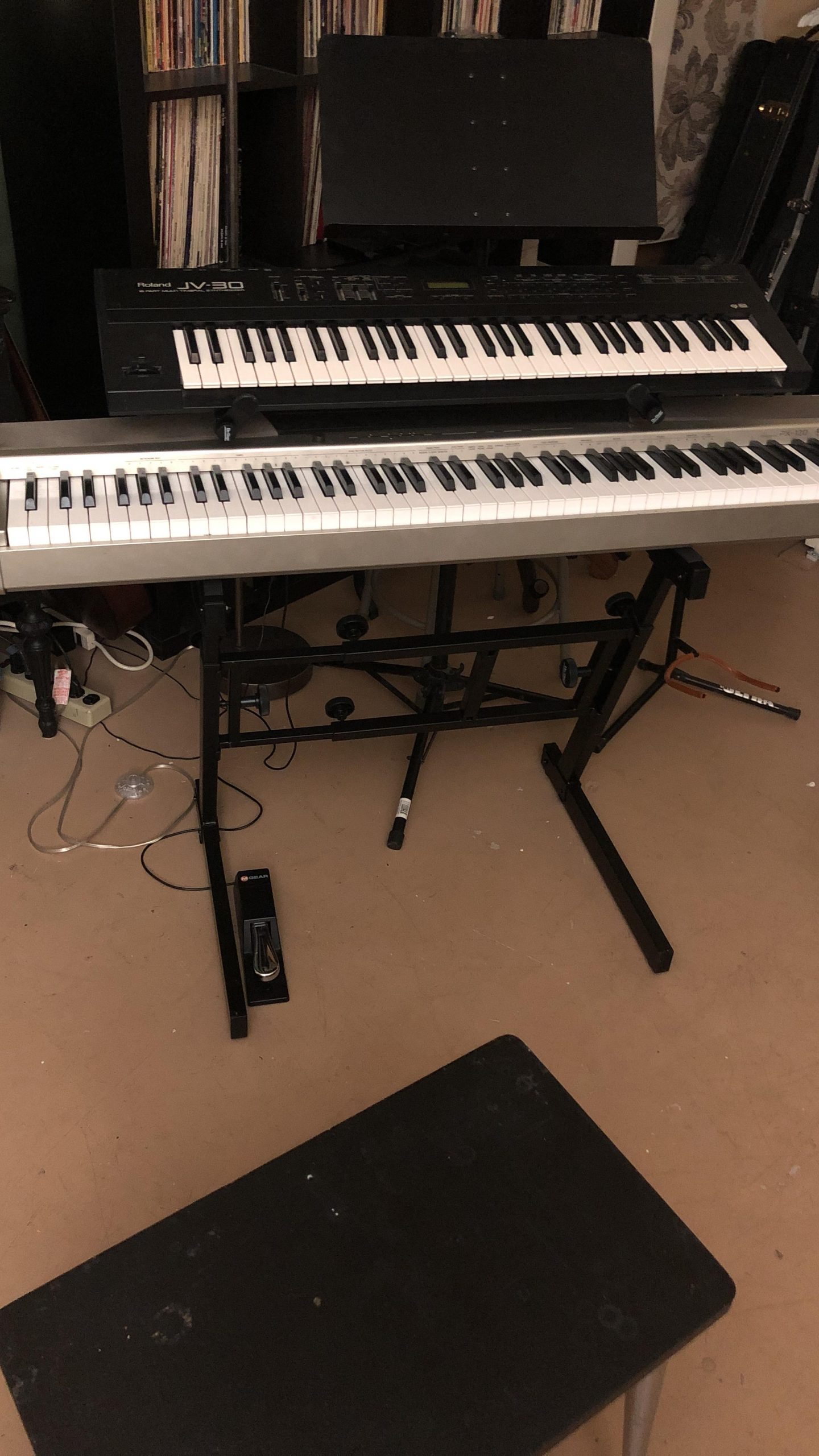 OnStage KS7365EJ Folding-Z Keyboard Stand with Second Tier customer photo 2