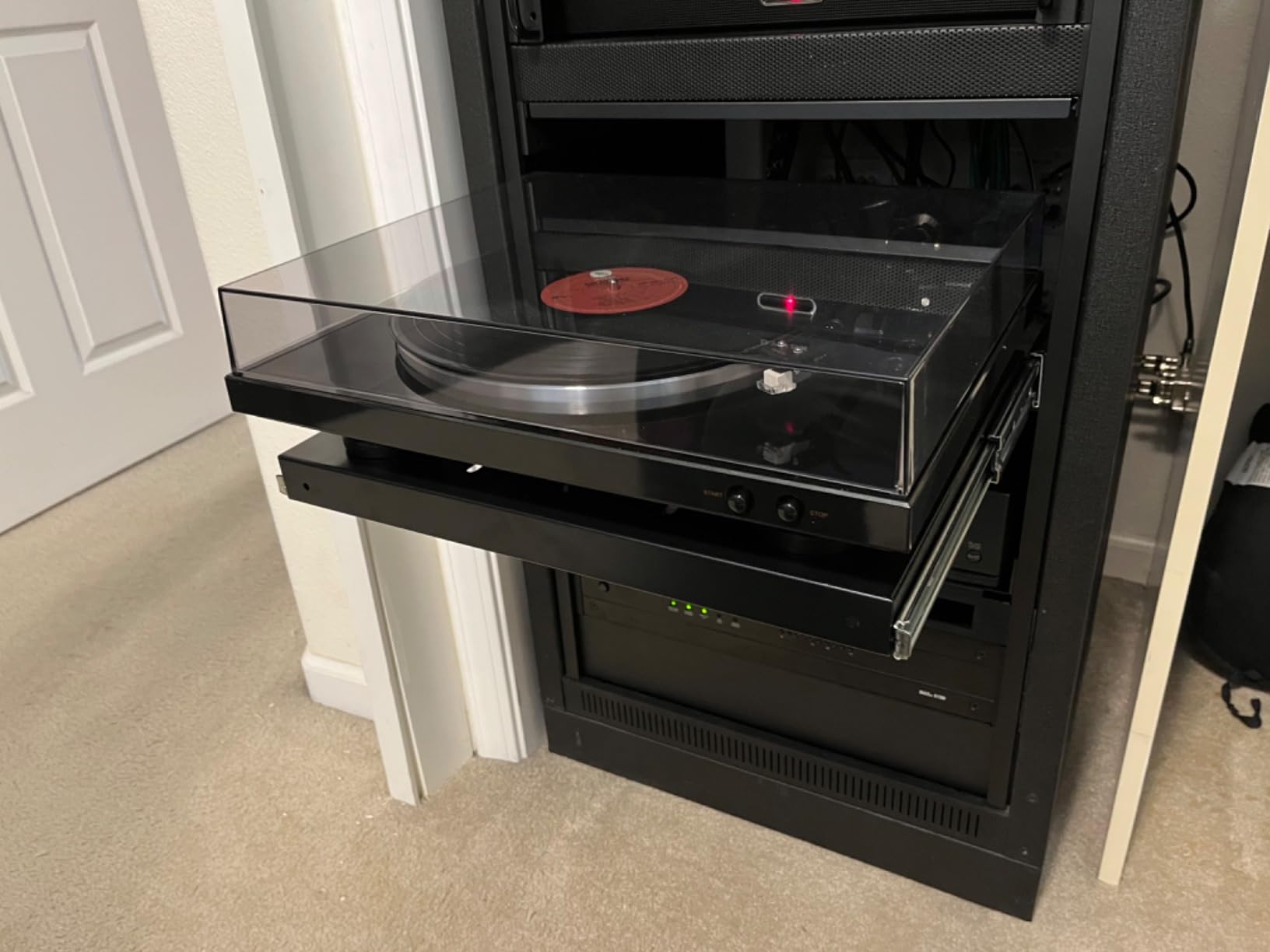 Denon DP-300F Fully Automatic Analog Turntable with Built-in Phono Equalizer and Hologram Vibration Analysis customer photo 1