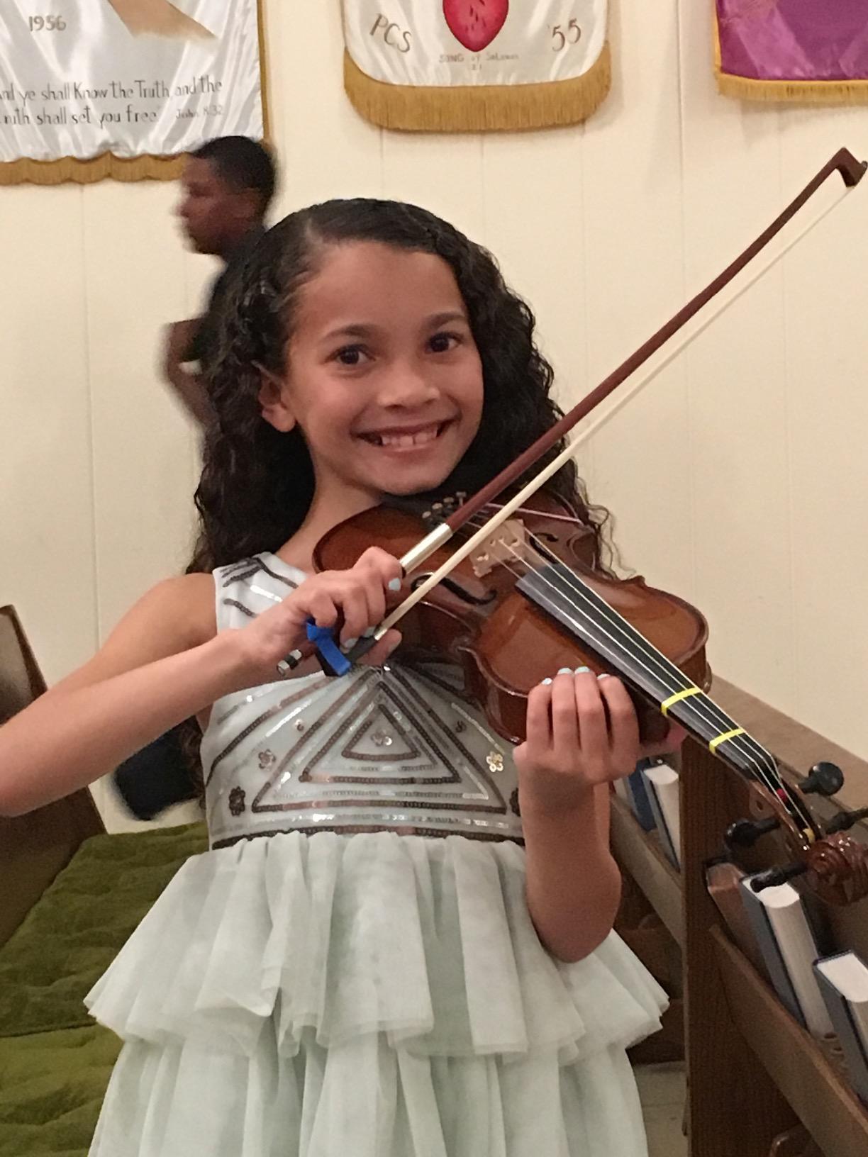 Cremona SV-130 Premier Novice Violin Outfit - 4/4 Full Size, Traditional Brown, Hand-Carved Spruce & Maple, Ebony Fittings, Prelude Strings, Kaufman-Style Chinrest, Fine Tuners customer photo 1