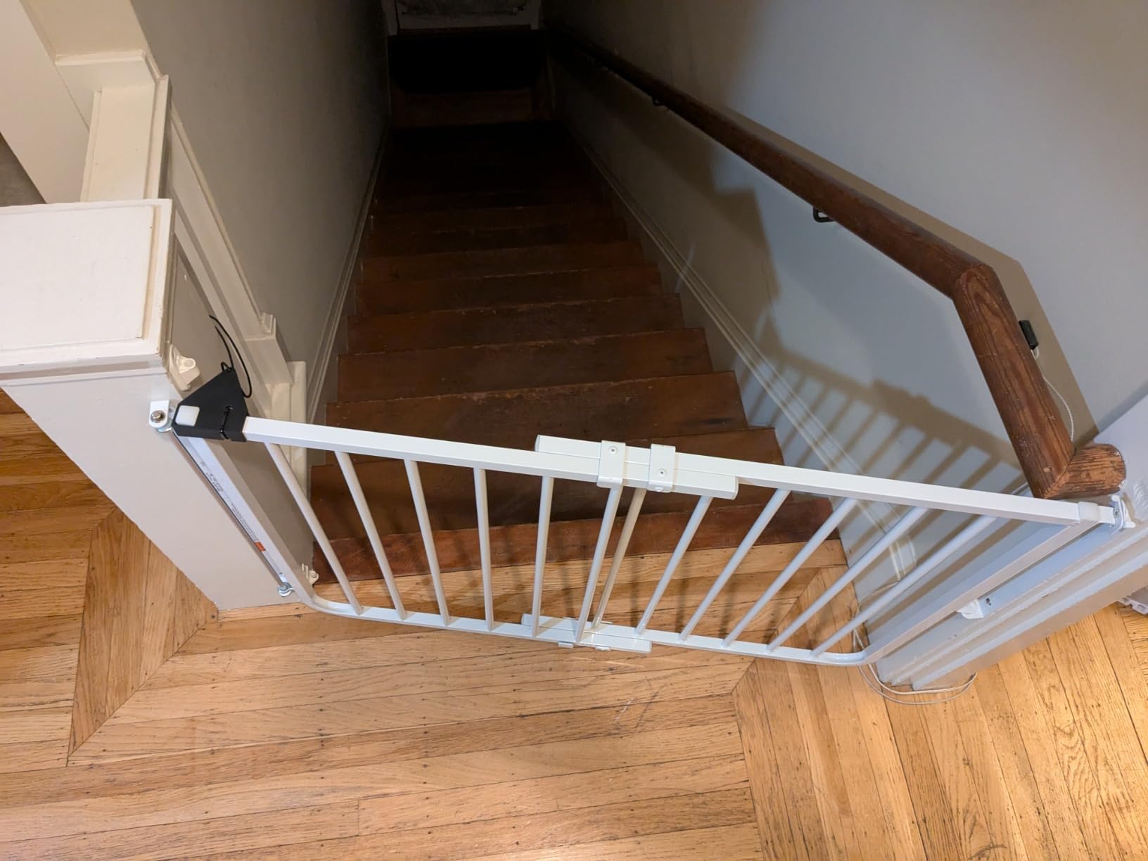 Cardinal Gates SS30 Stairway Special Baby Gate for Top of Stairs - Adjustable Indoor Dog Gate - Aluminum Metal Safety Gate for Kids & Pets - 27 to 42.5 Inches Wide - White customer photo 1