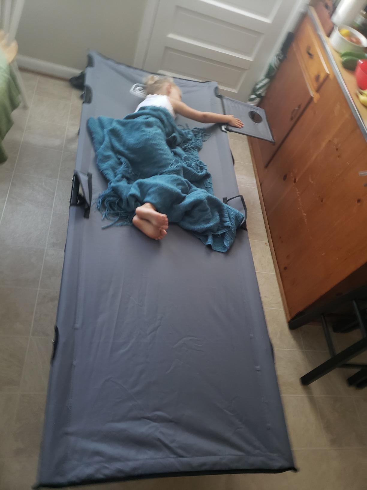 Coleman Pack-Away Big 'n Tall Camping Cot with Removable Side Table, Extra Wide Cot Fits Adults up to 6ft 6in or 300lbs, Carry Bag Included customer photo 1