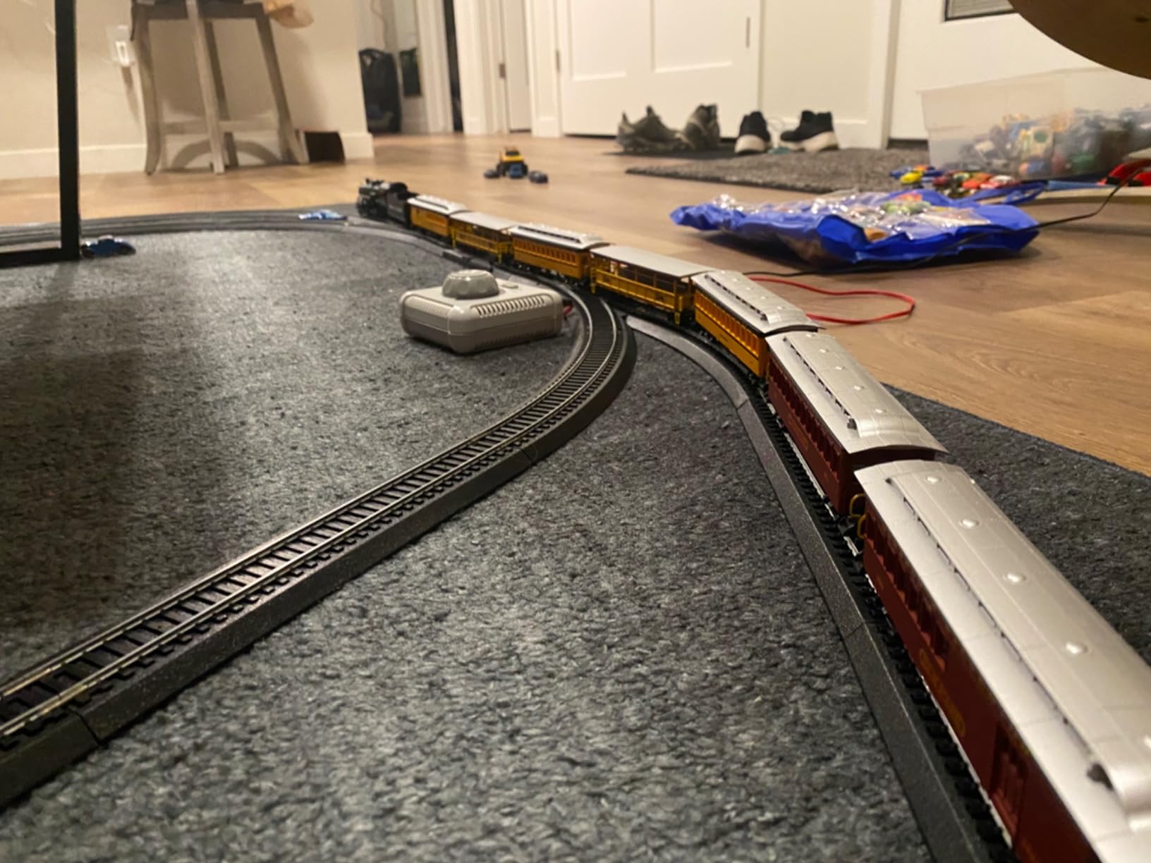 Bachmann Trains - Durango & Silverton Ready To Run Electric Train Set - HO Scale, Yellow | Complete Starter Set, Locomotive, Rolling Stock, Track, Power Pack and Speed Controller, Build Your Model Railroad, 710 customer photo 1