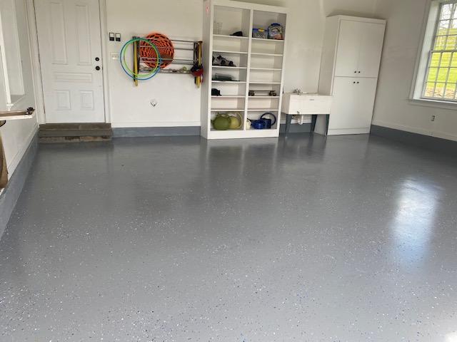 Rust-Oleum 261845 EPOXYSHIELD Garage Floor Coating Kit, 2.5 Car, Gloss Gray customer photo 1