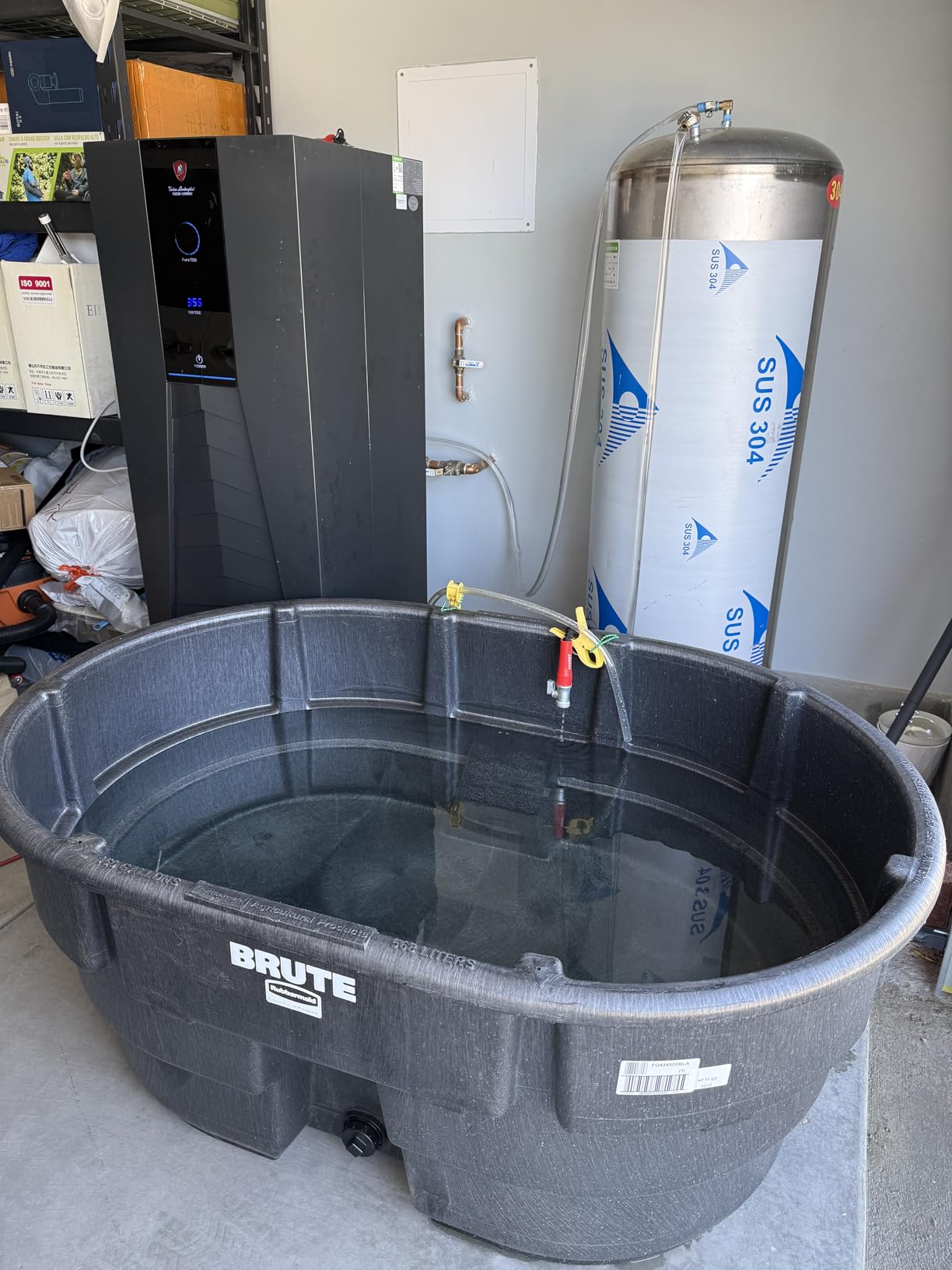 Rubbermaid Commercial Products Stock Tank 100-Gallons Structural Foam Heavy Duty Container for Livestock/Animal/Cattle Feed & Water Outdoor customer photo 1