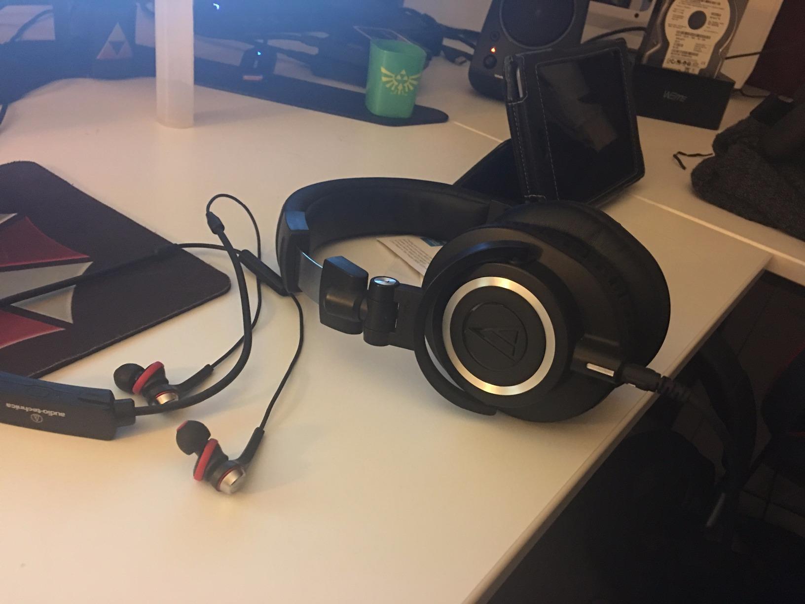 Audio-Technica ATH-M50X Professional Studio Monitor Headphones customer photo 1
