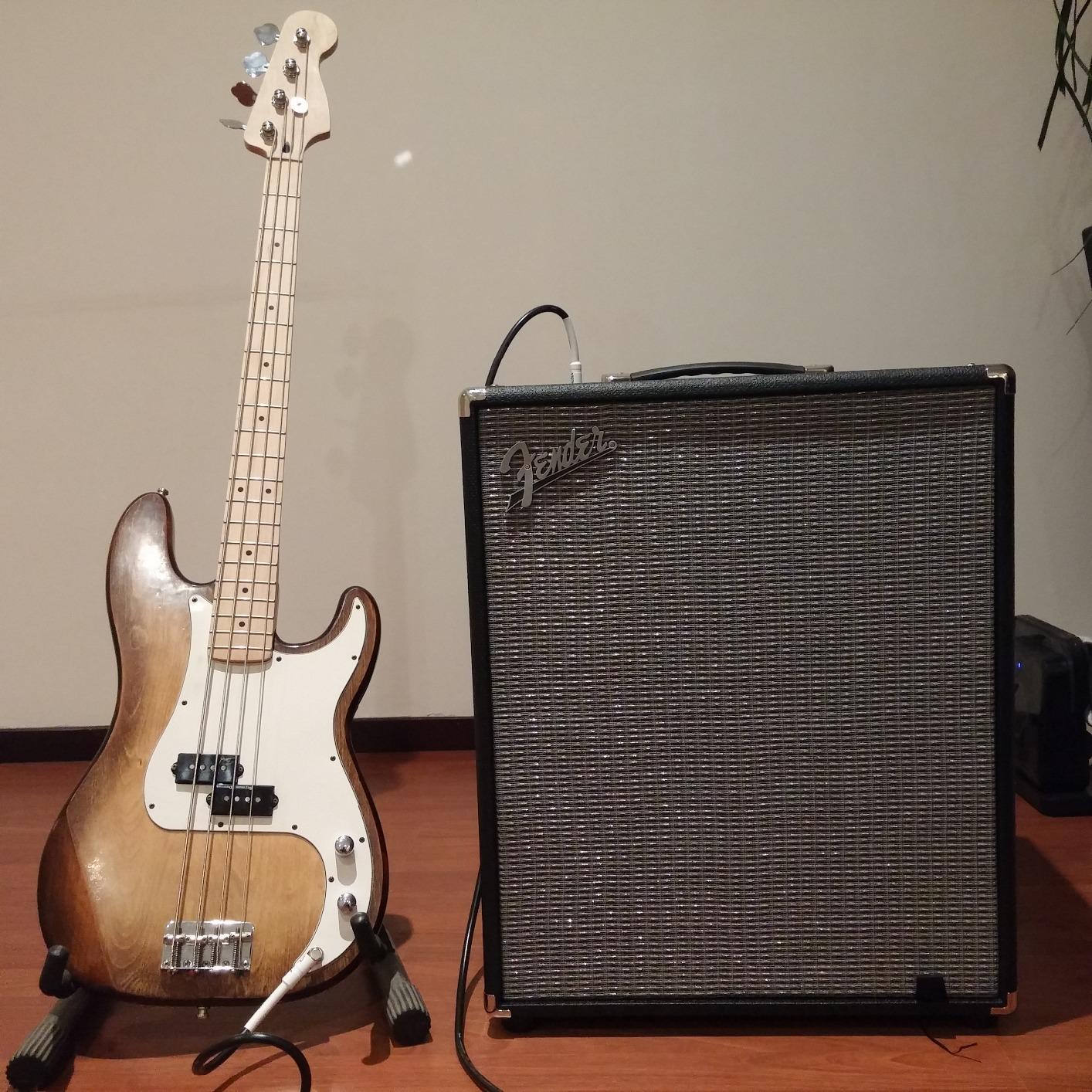Fender Rumble 200 V3 Bass Guitar Combo Amplifier with Effects, 200W - Black customer photo 1