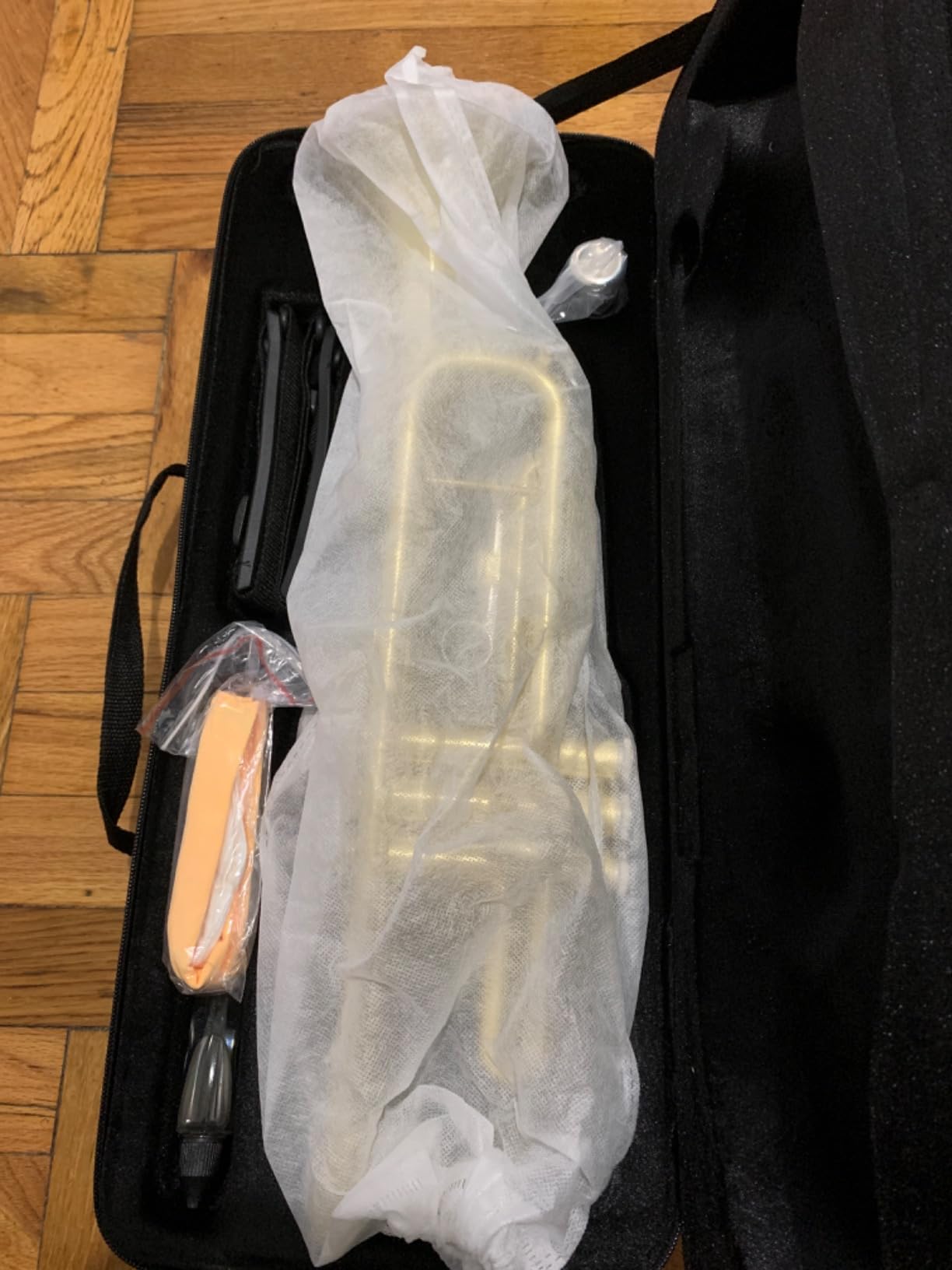 Mendini By Cecilio Bb Standard Trumpet Set for Beginners - Gold | Brass Trumpet Instrument with Hard Case, 7C Mouthpiece, Valve Oil, Cleaning Cloth & Maintenance Kit & Gloves customer photo 2