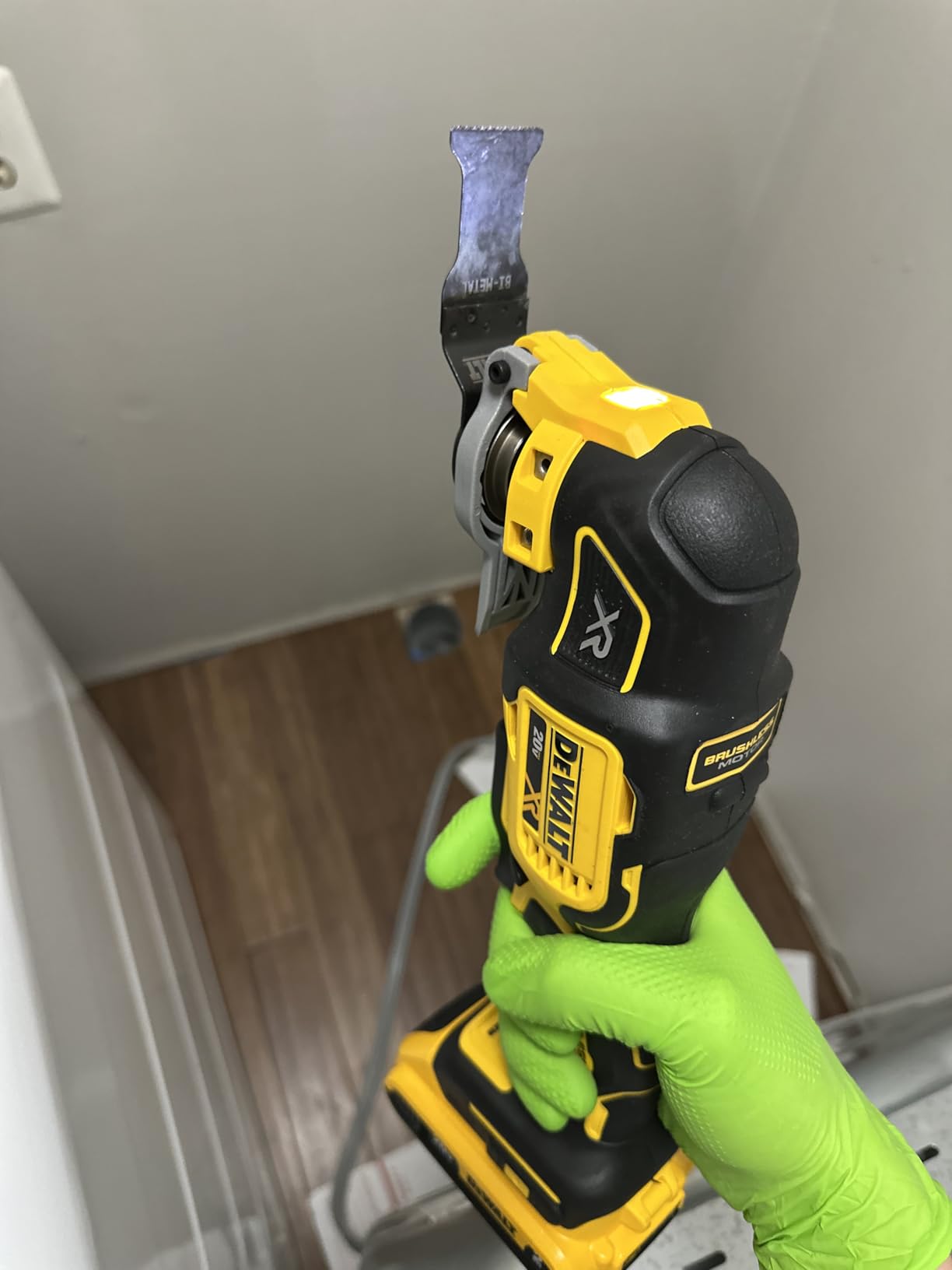 DEWALT 20V MAX XR Oscillating Multi-Tool Kit, Oscillating Tool Accessories, Cordless, 3-Speed, Quick Blade Change, Sand Paper, Blades, Battery and Charger Included (DCS356D1) customer photo 1