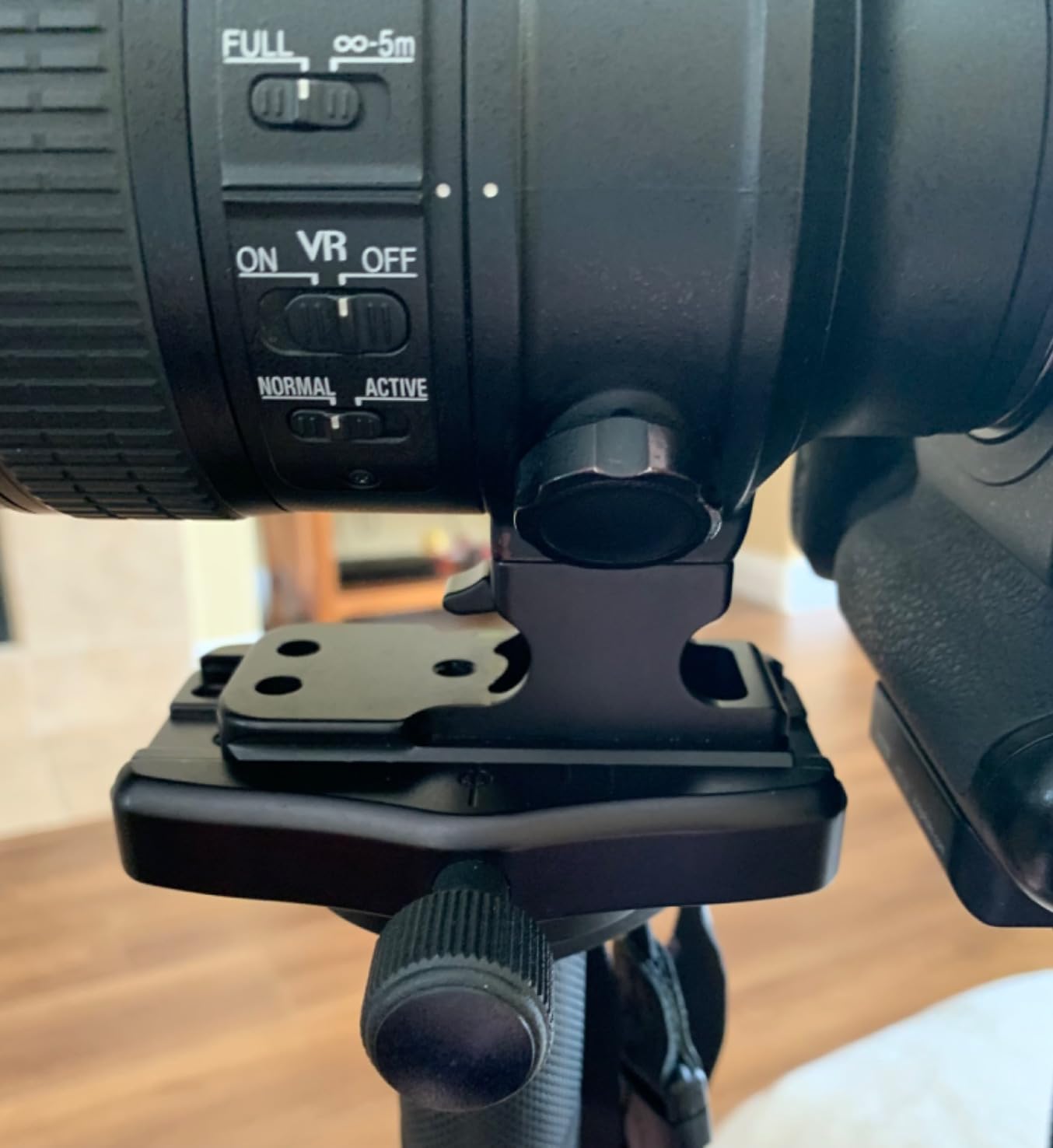 Manfrotto 290 Carbon Fiber 4-Section Monopod (MM290C4US) | Carbon fiber leg structure with 22lb load capacity and 4 sections for stability, portability and photography customer photo 1