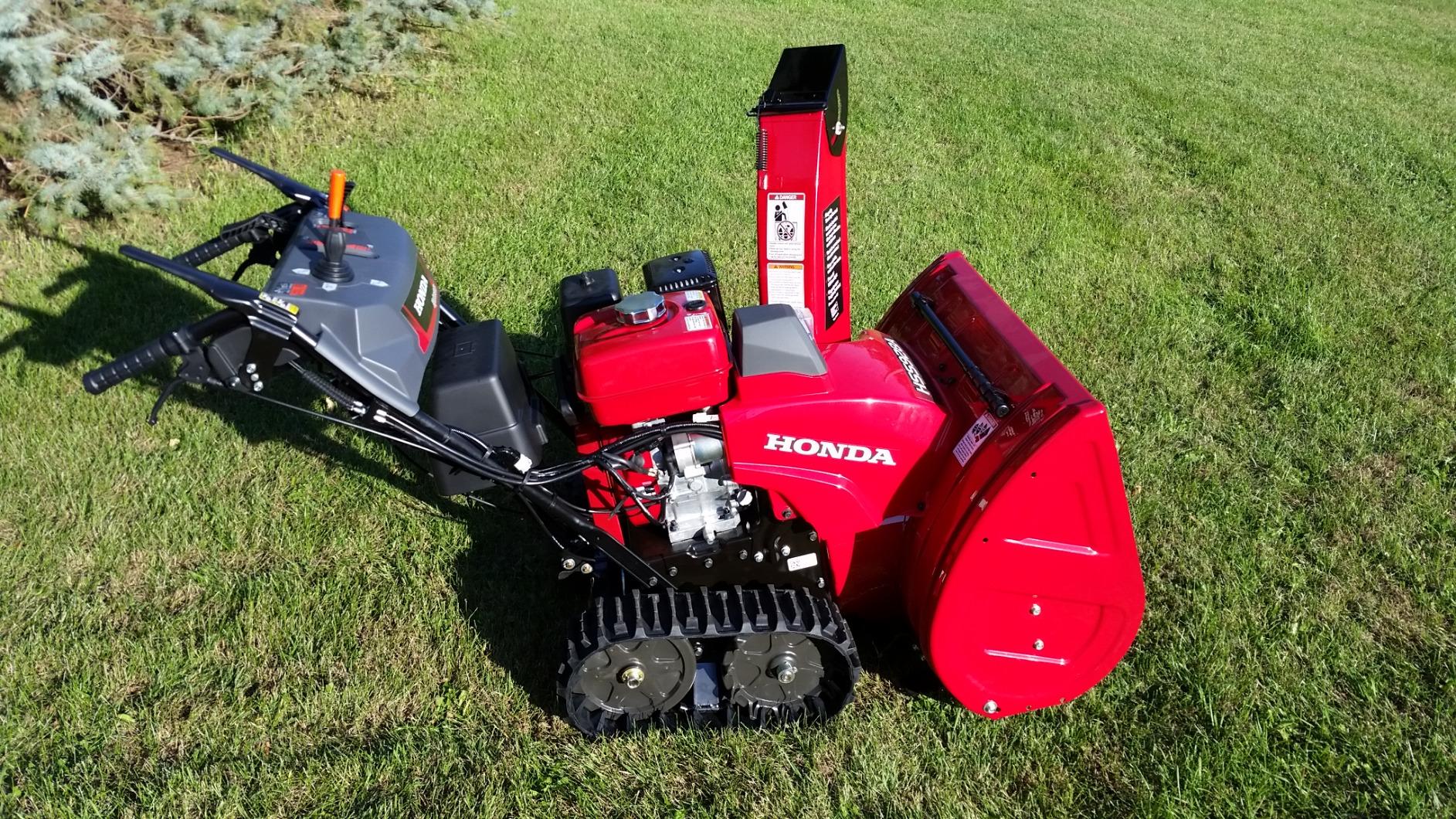 Honda HSS928AATD 28-Inch Two Stage Snow Blower | Electric Start and Track Drive, Clears Up to 1900 Pounds per Minute with 52-Foot Max Throwing Distance, Self-Propelled customer photo 1