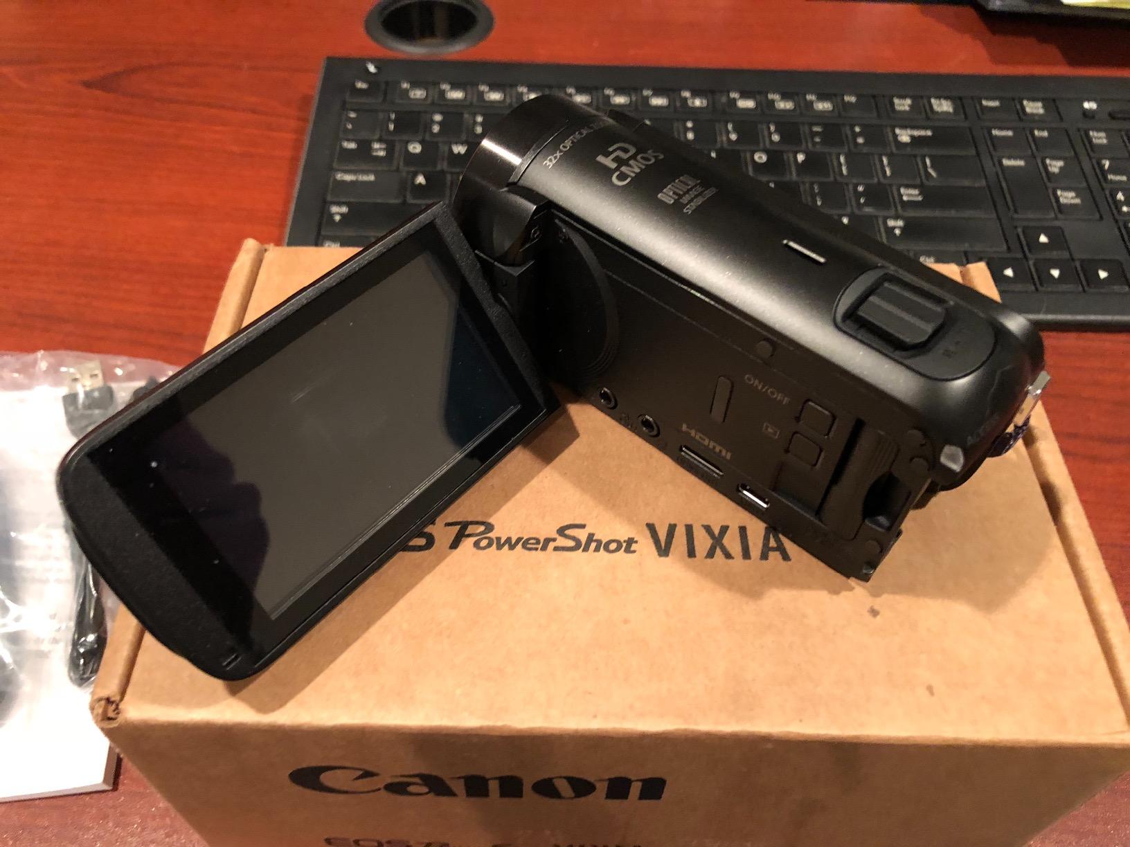 Canon VIXIA HF R800 Portable Video Camera Camcorder with Audio Input (Microphone), 3.0-Inch Touch Panel LCD, Digic DV 4 Image Processor, 57x Advanced Zoom, and Full HD CMOS Sensor, Black customer photo 1