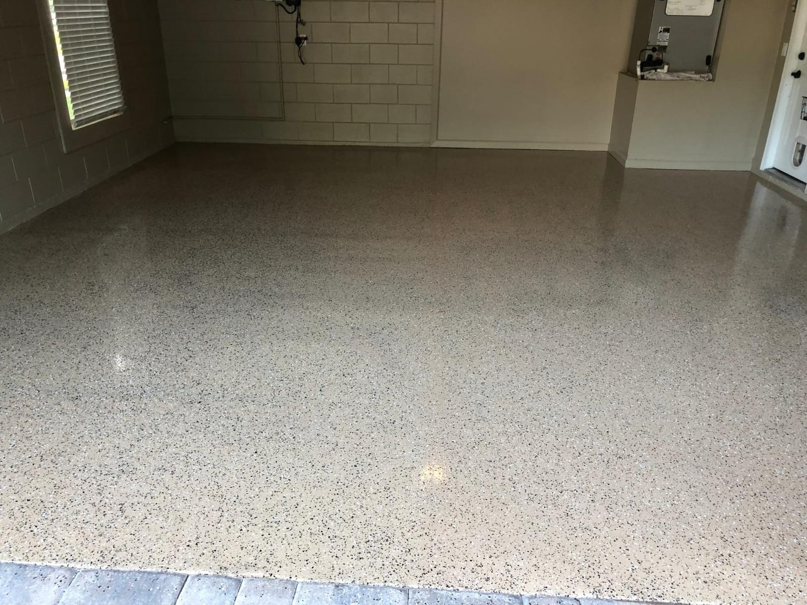Rust-Oleum RockSolid Polycuramine High Gloss Gray Garage Floor Coating | 20X Stronger Than Epoxy, Resists Hot Tire Pickup, Self-Leveling Formula, Stain Resistant, Covers 500 Sq Ft, 2.5 Car Kit customer photo 1