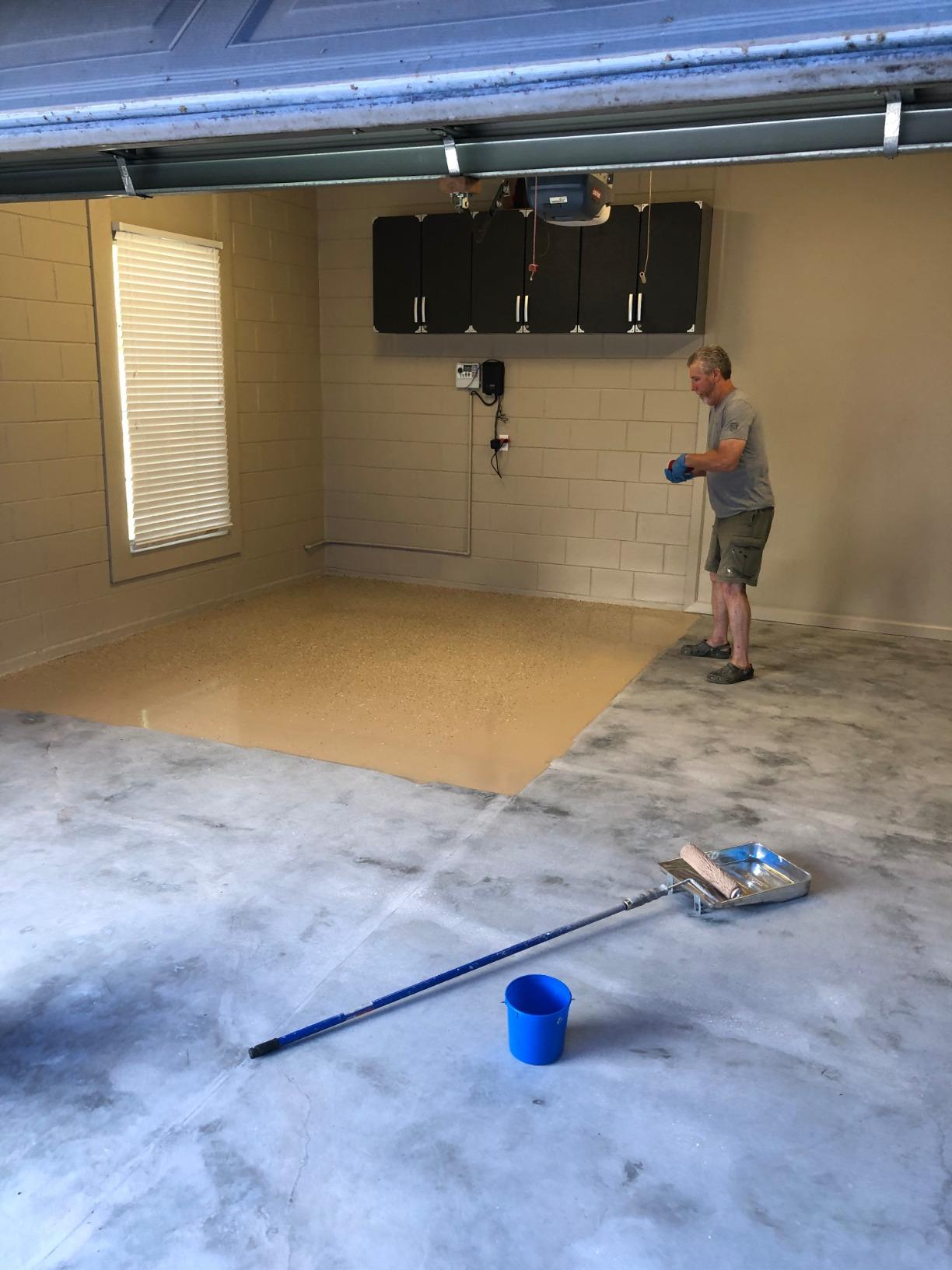Rust-Oleum RockSolid Polycuramine High Gloss Gray Garage Floor Coating | 20X Stronger Than Epoxy, Resists Hot Tire Pickup, Self-Leveling Formula, Stain Resistant, Covers 500 Sq Ft, 2.5 Car Kit customer photo 2