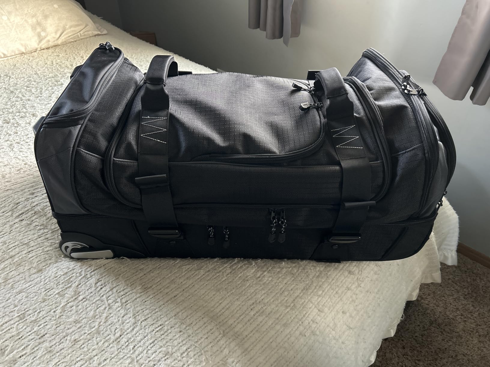 Amazon Basics 30-Inch Large Rolling Duffel Bag with Wheels and Handle, Durable Ripstop Polyester, 2 Layers of Space, Multiple Interior and Exterior Pockets, Black customer photo 1