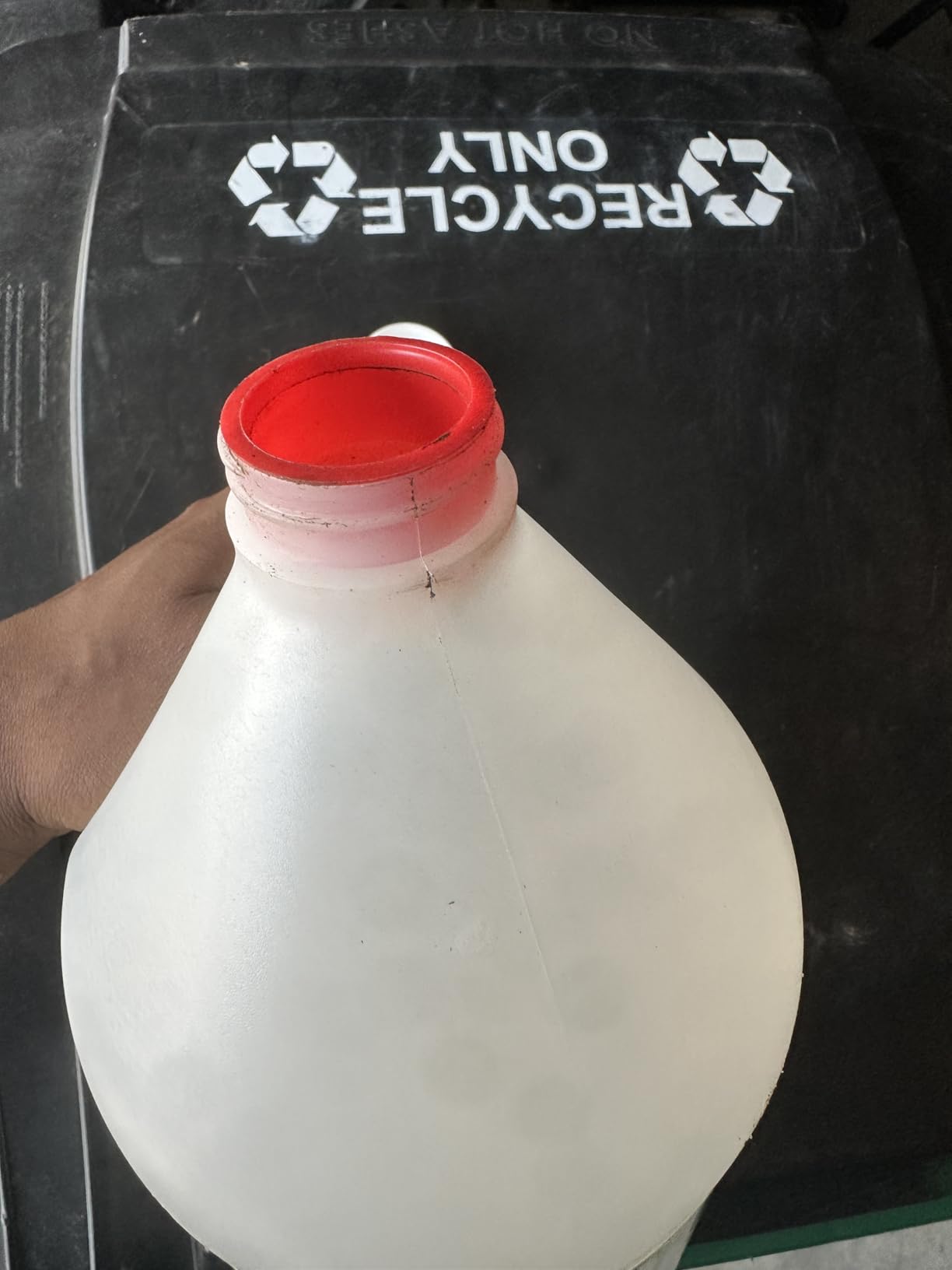Mosquito Magician Ready-to-Use Mosquito Yard Spray - 2 Gal (Original Scent) customer photo 1