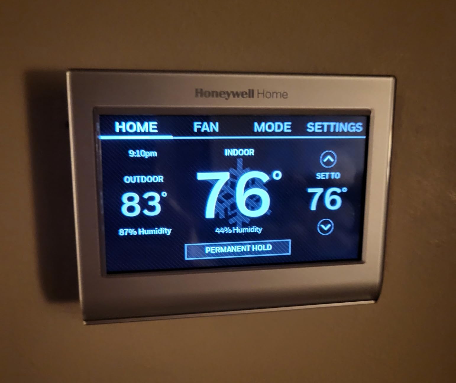 Honeywell Home RTH9585WF Wi-Fi Smart Color Thermostat, 7 Day Programmable, Touch Screen, Energy Star, Alexa Ready, C-Wire Required, Not Compatible with Line Volt Heating Gray | RTH9585WF1004 7 Day Programmable, Touch Screen, Energy Star, Alexa Ready customer photo 1