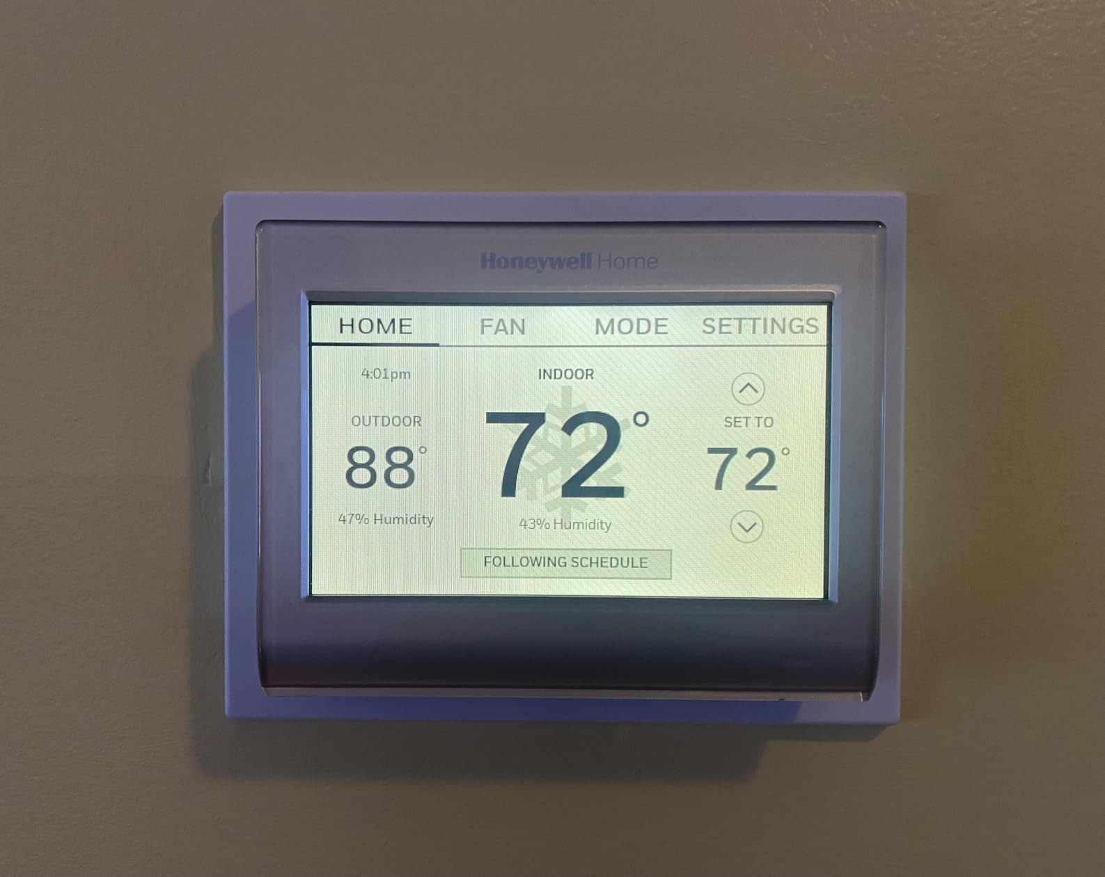 Honeywell Home RTH9585WF Wi-Fi Smart Color Thermostat, 7 Day Programmable, Touch Screen, Energy Star, Alexa Ready, C-Wire Required, Not Compatible with Line Volt Heating Gray | RTH9585WF1004 7 Day Programmable, Touch Screen, Energy Star, Alexa Ready customer photo 2
