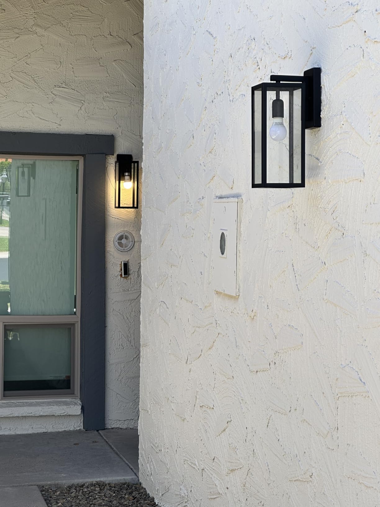 Globe Electric 44176 1-Light Outdoor/Indoor Wall Sconce, Matte Black Finish, Clear Glass Shade, Weather-Resistant Modern Exterior Light customer photo 2