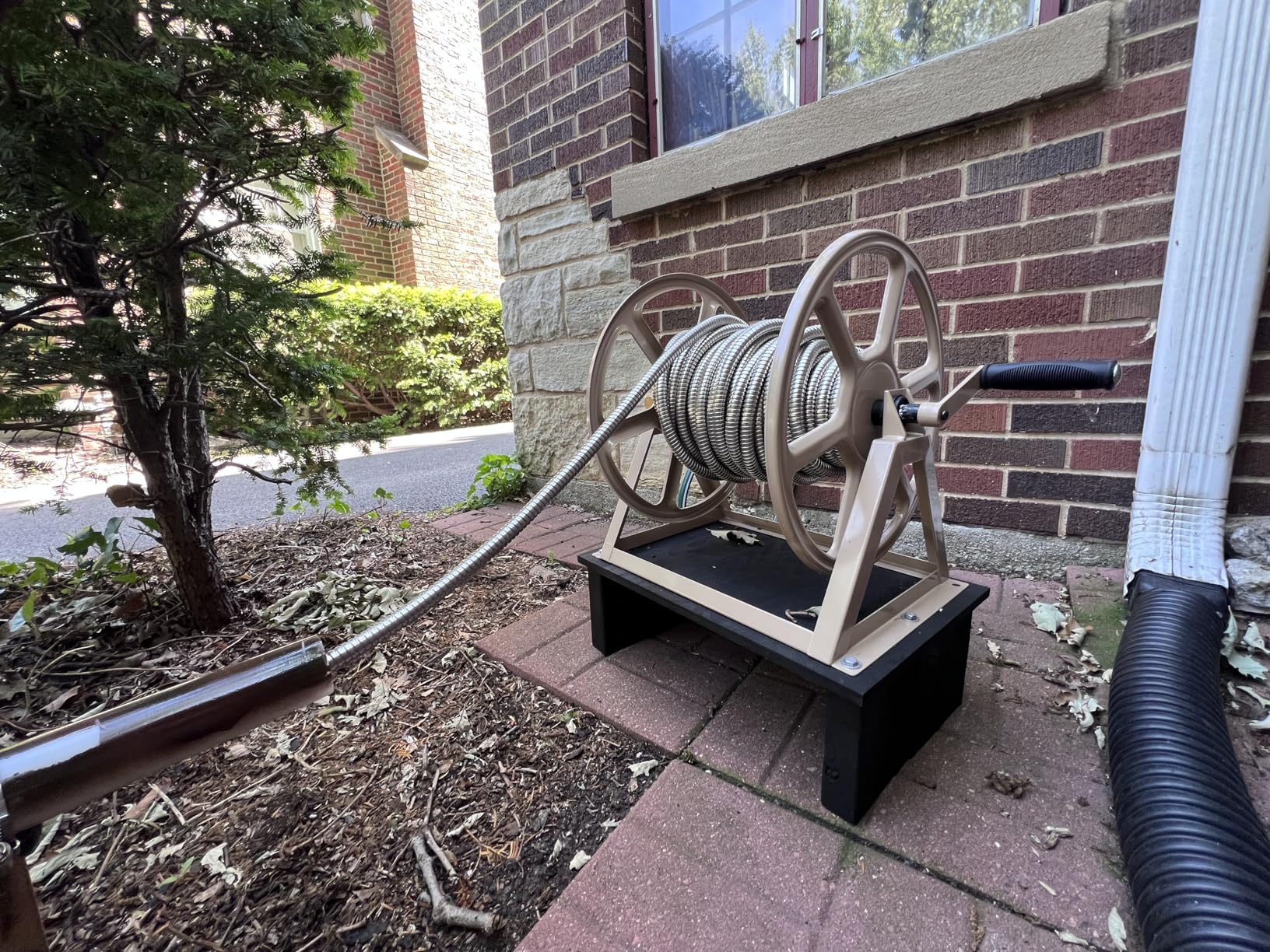 Liberty Garden 709 Steel Wall/Floor Mounted Hose Reel, Holds 200-Feet of 5/8-Inch Hose - Tan, 17.6 x 22 x 15 customer photo 1