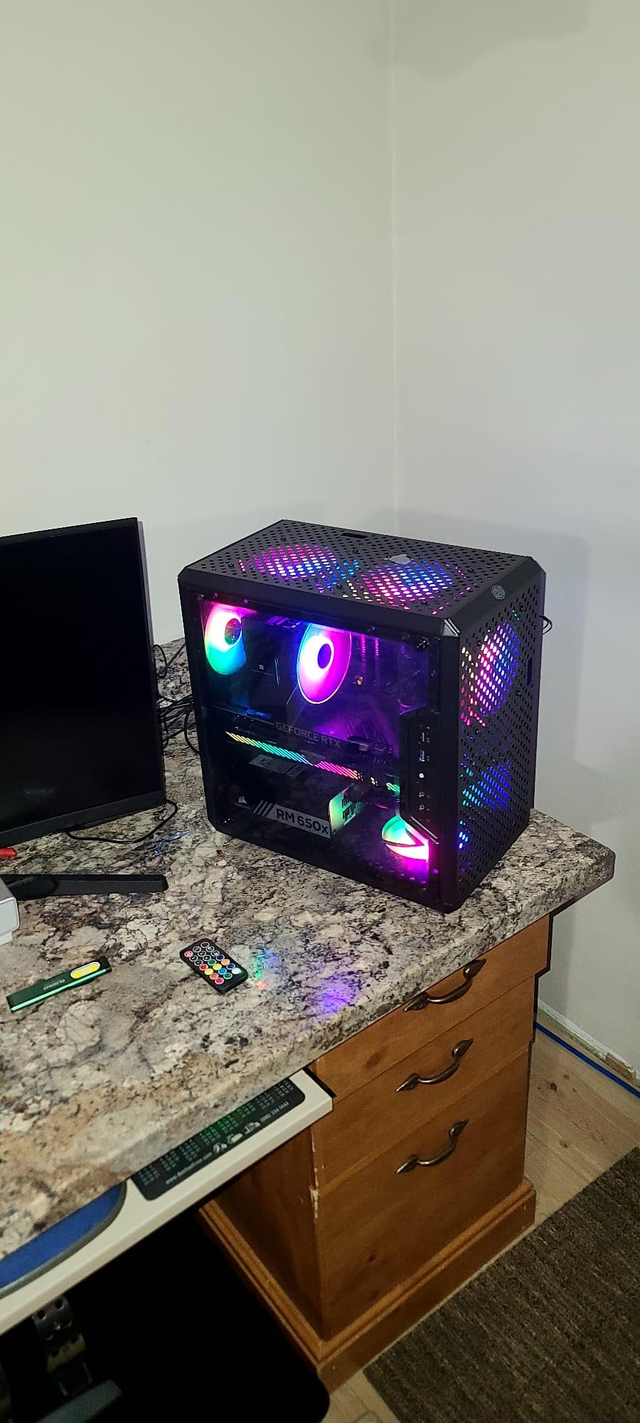 Cooler Master Q300L V1 Micro-ATX PC Case, High Airflow, Transparent Panel | 360mm Graphics Card Support, 240mm AIO Support, Magnetic Dust Filters, Modular I/O Panel customer photo 1