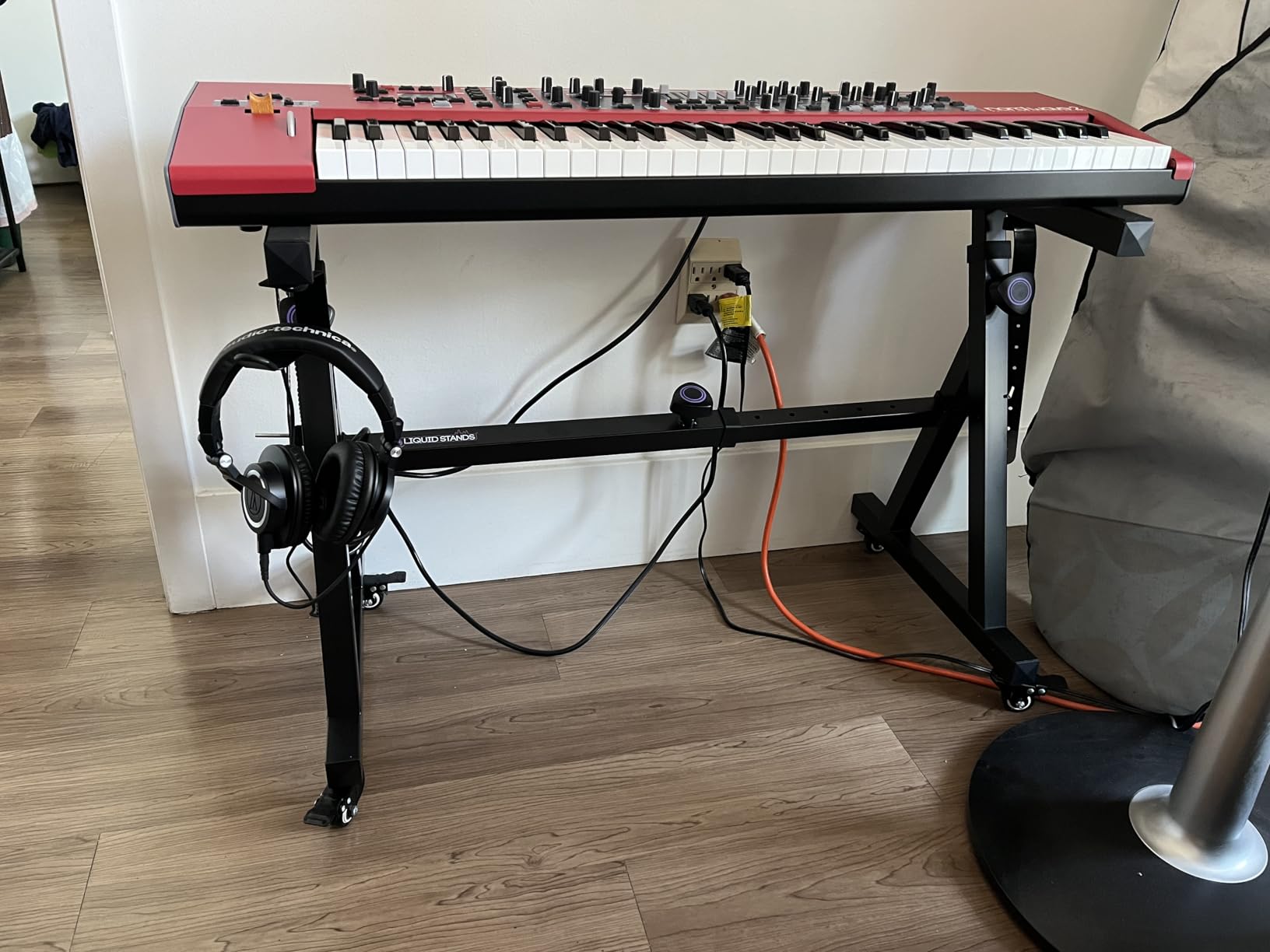 Liquid Stands Keyboard Stand with Wheels - Z Style Adjustable Professional Heavy Duty customer photo 2