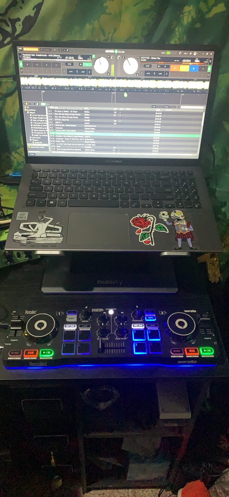 Hercules DJControl Starlight | Pocket USB DJ Controller with Serato DJ Lite, Touch-Sensitive Jog Wheels, Built-in Sound Card and Built-in Light Show customer photo 2