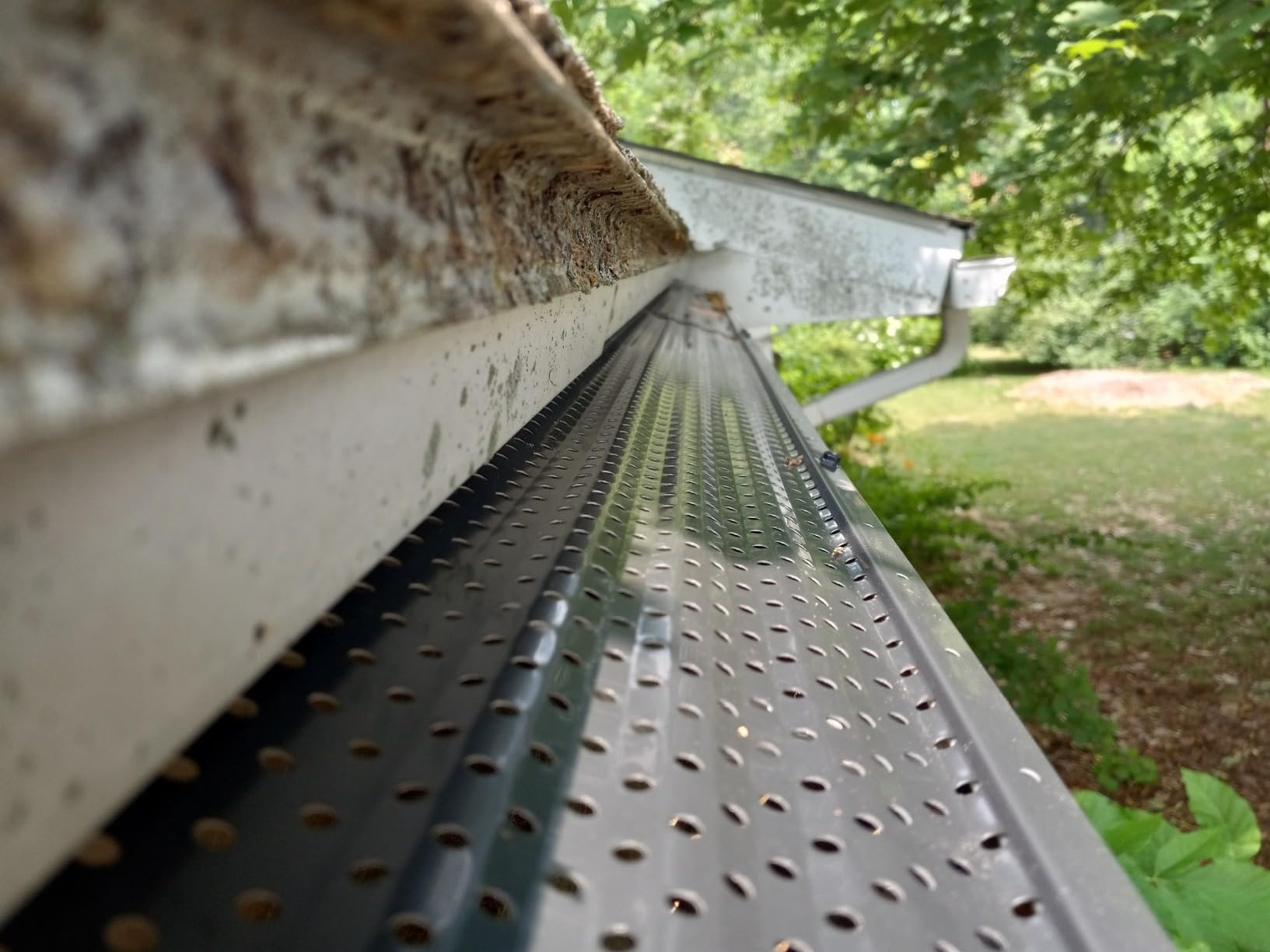 LeafTEK Heavy-Duty Aluminum Gutter Guard System, Fits 5 in, 100 ft, Black | Contractor-Trusted DIY Install Kit with Screws & Driver | Made in USA | Lifetime replacement warranty customer photo 2