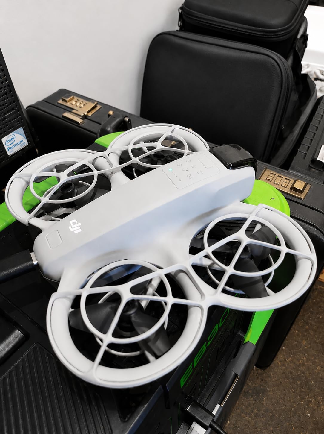 DJI Neo, Mini Drone with 4K UHD Camera for Adults, 135g Self Flying Drone that Follows You, Palm Takeoff, Subject Tracking, QuickShots customer photo 1