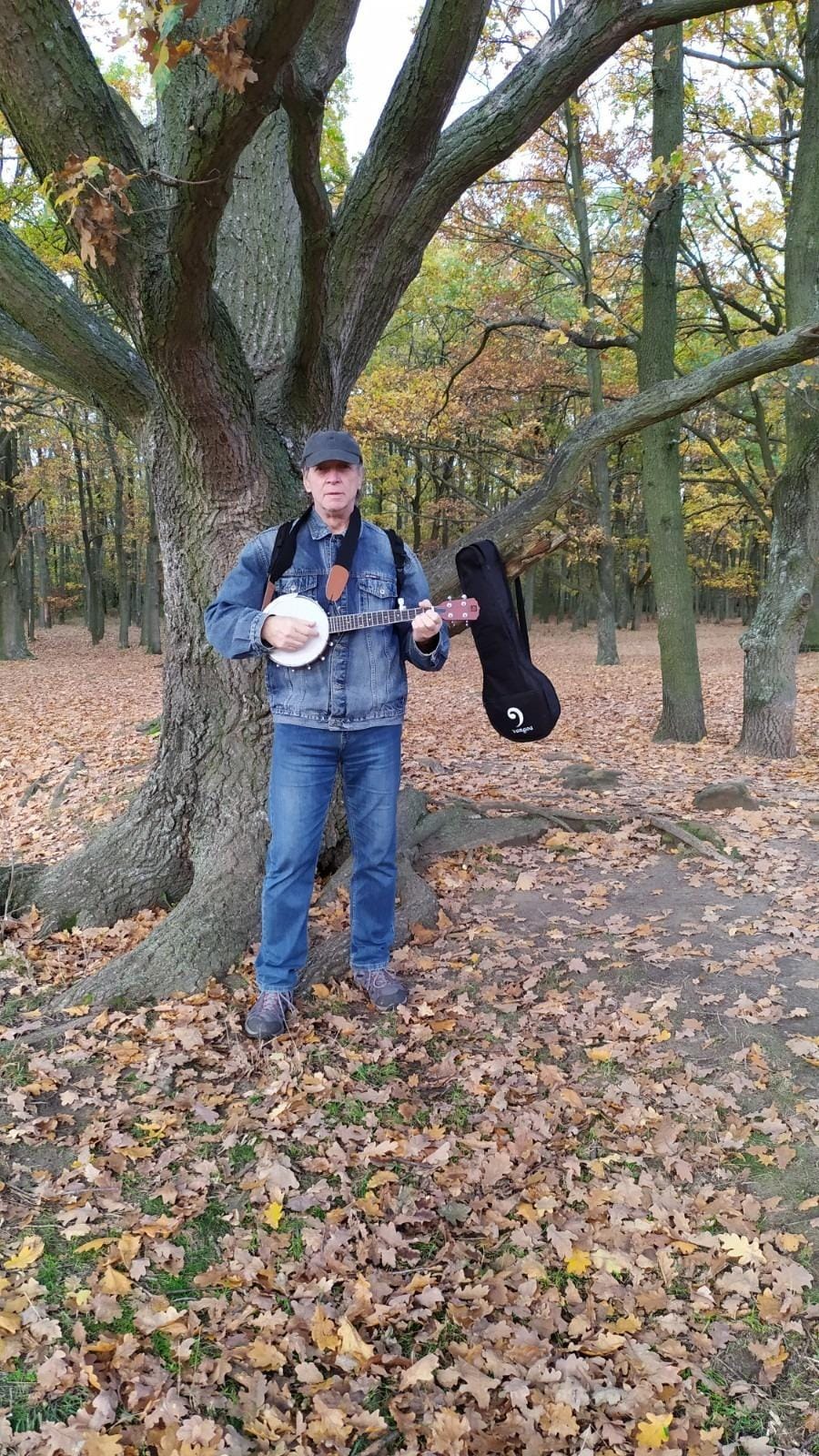 Vangoa 5 String Banjo 26 Inch, MINI Travel Banjo Beginner Kit with Remo Head, Open Back & Closed Solid Back with beginner Kit, Comfortable Carrying Bag customer photo 1