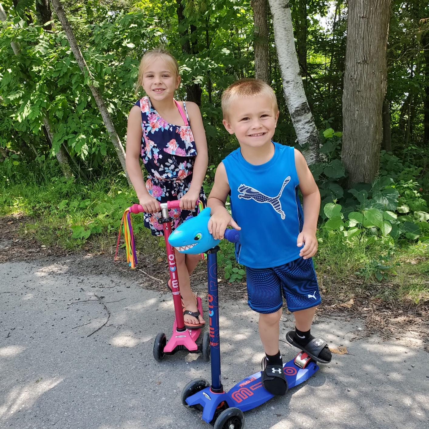 Micro Kickboard | Maxi LED Kids Scooter for Ages 5-12 | Children up to 110 lbs | 3 Wheel Lean-to-Steer Design | Adjustable T Bar | Smooth Ride, Motion Activated PU LED Wheels | Swiss Design customer photo 2