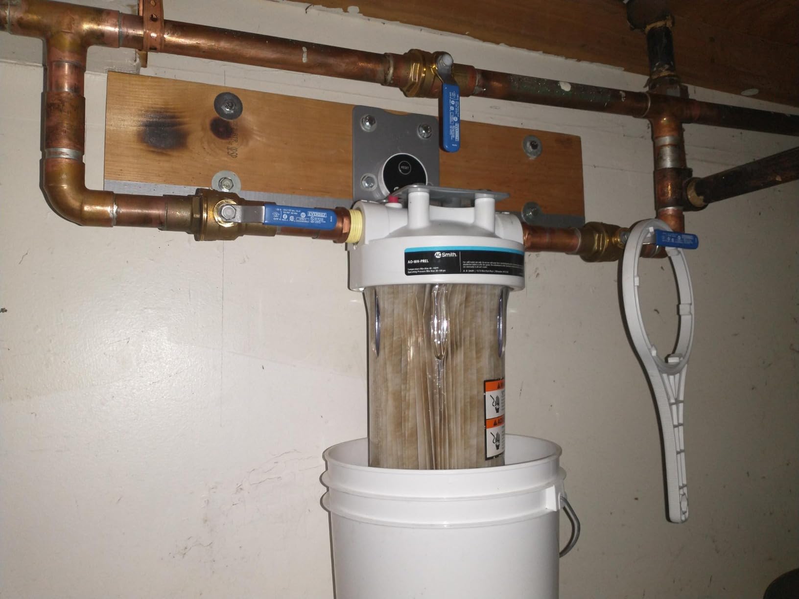 A. O. Smith Whole House Water Filter System | 600K Gal | AO-WH-Filter | 6-Year Filter | NSF Certified | Reduces 96.9% Chlorine Taste & Odor | 3/4