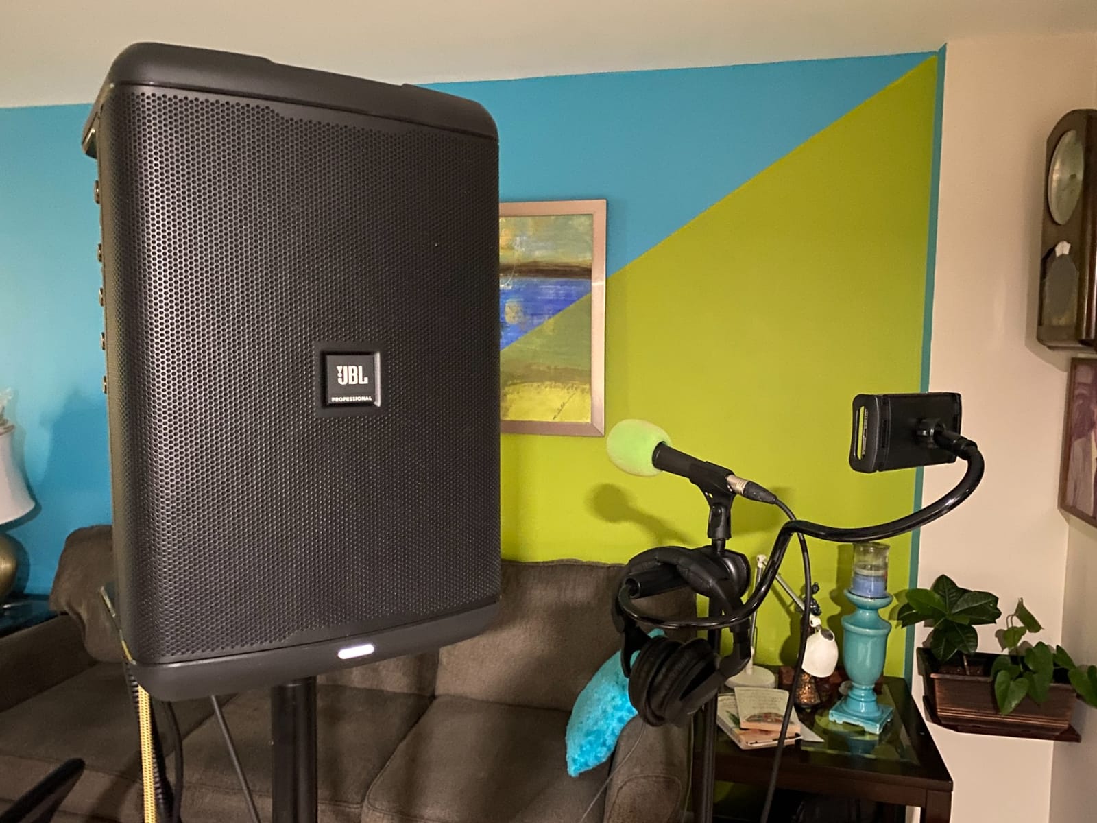 JBL Professional EON ONE Compact Ultra-Portable Battery Powered Wireless PA Speaker System with Bluetooth, Professional 4-Channel Mixer, and Lexicon Effects, Black customer photo 1