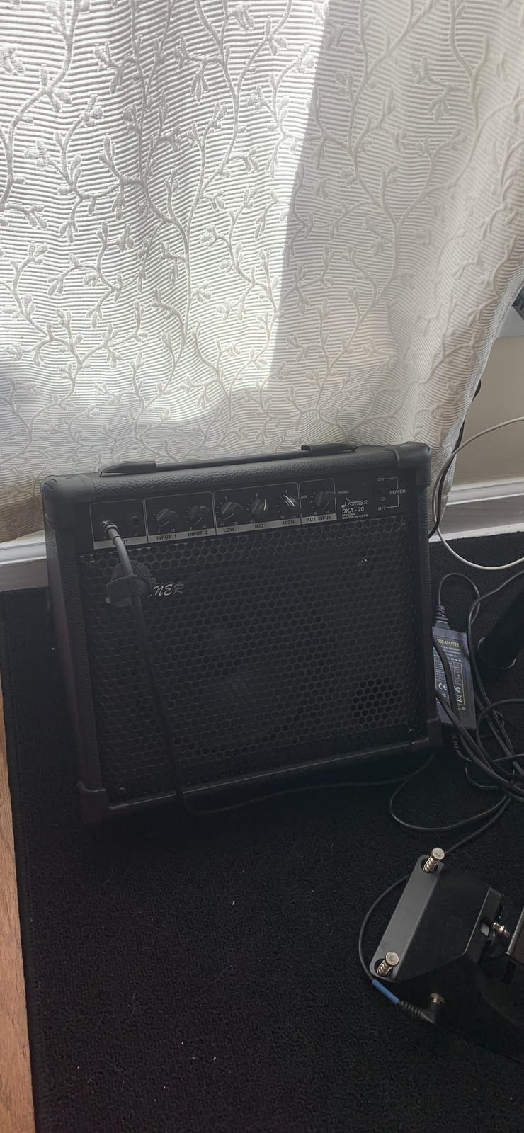 Donner DKA-20 Keyboard Amplifier 20 Watt Keyboard AMP with Aux in and Two Channels customer photo 1
