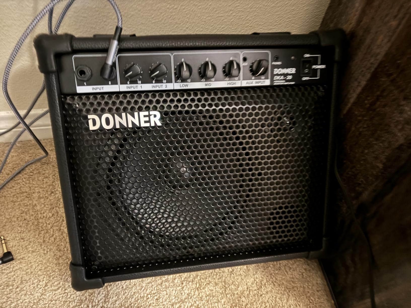 Donner DKA-20 Keyboard Amplifier 20 Watt Keyboard AMP with Aux in and Two Channels customer photo 2