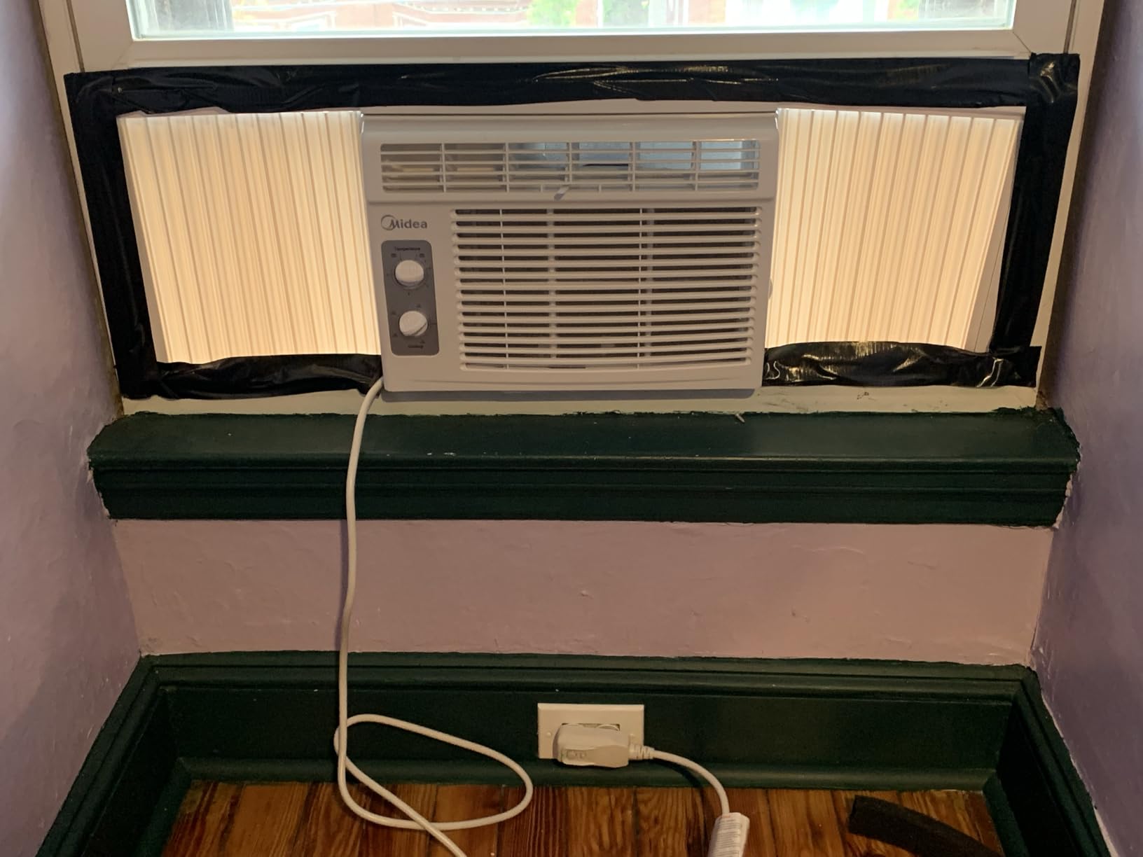 Midea 5,000 BTU EasyCool Small Window Air Conditioner - Cool up to 150 Sq. Ft. with Easy-to-Use Mechanical Controls and Reusable Filter, Perfect for Small Bedroom, Living Room, Home Office customer photo 1