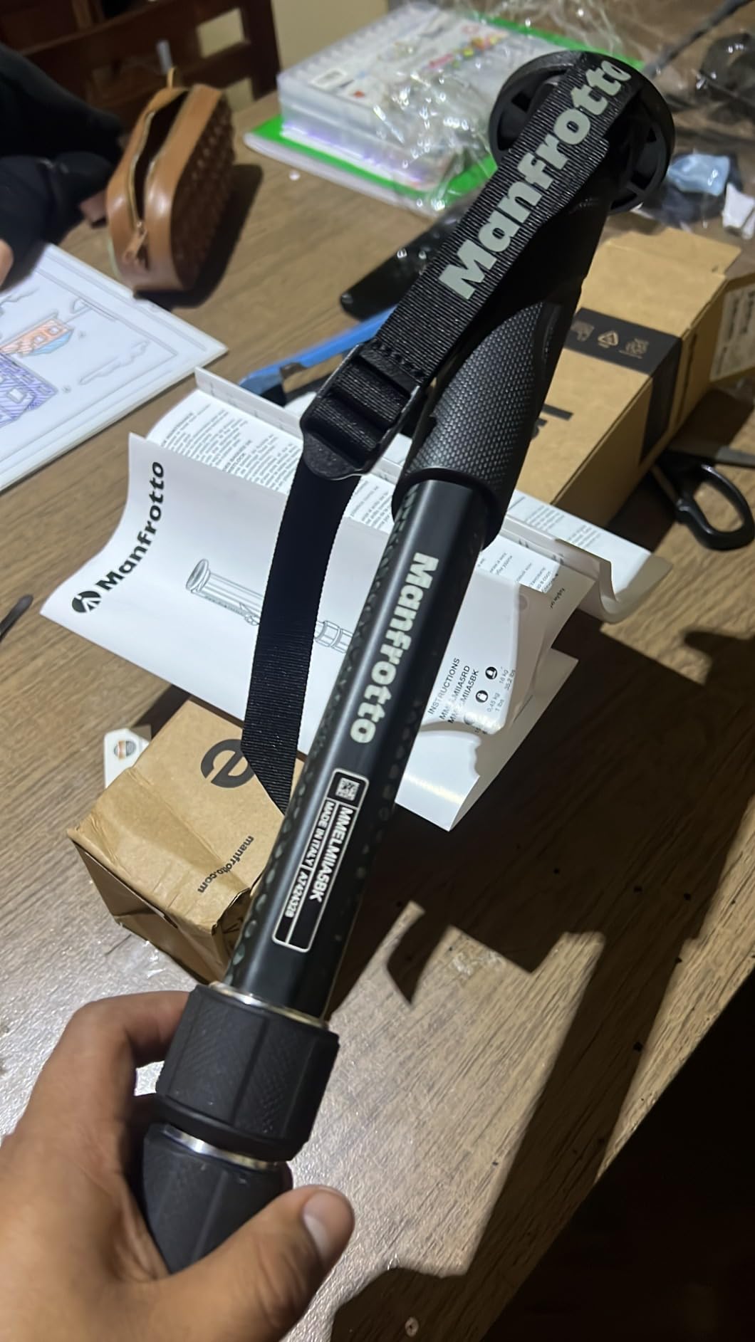 Manfrotto Element MII MMELMIIA5BK, Lightweight 5-Section Aluminium Travel Camera Monopod, with Wrist Strap, Rubber Grip, Twist Locks, Load up to 15kg, for Compact Cameras, Mirrorless, DSLR, Black customer photo 1