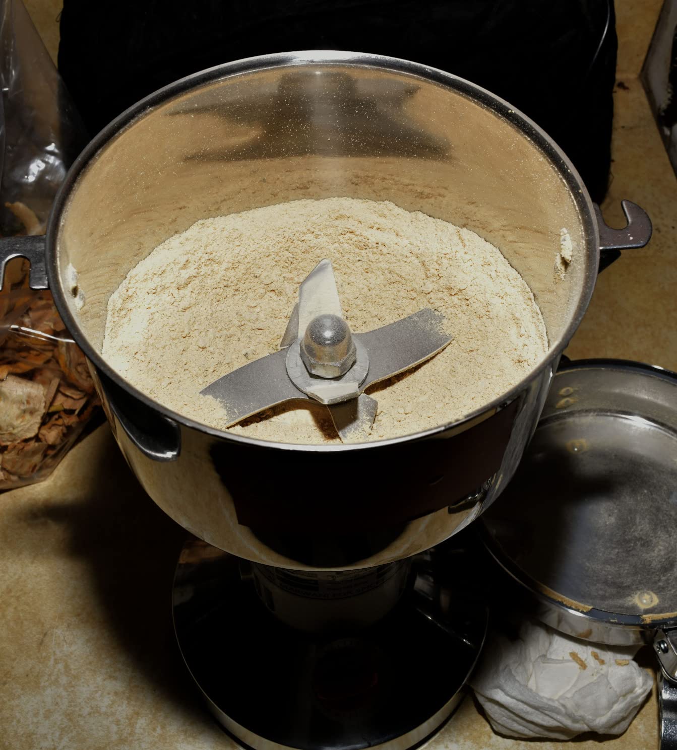 Grain Mill Grinder 750g High Speed Electric Stainless Steel Grinder Cereals Corn Flour Pulverizer Powder Machine for Dry Spice Herbs Grains Coffee Rice Pepper customer photo 2