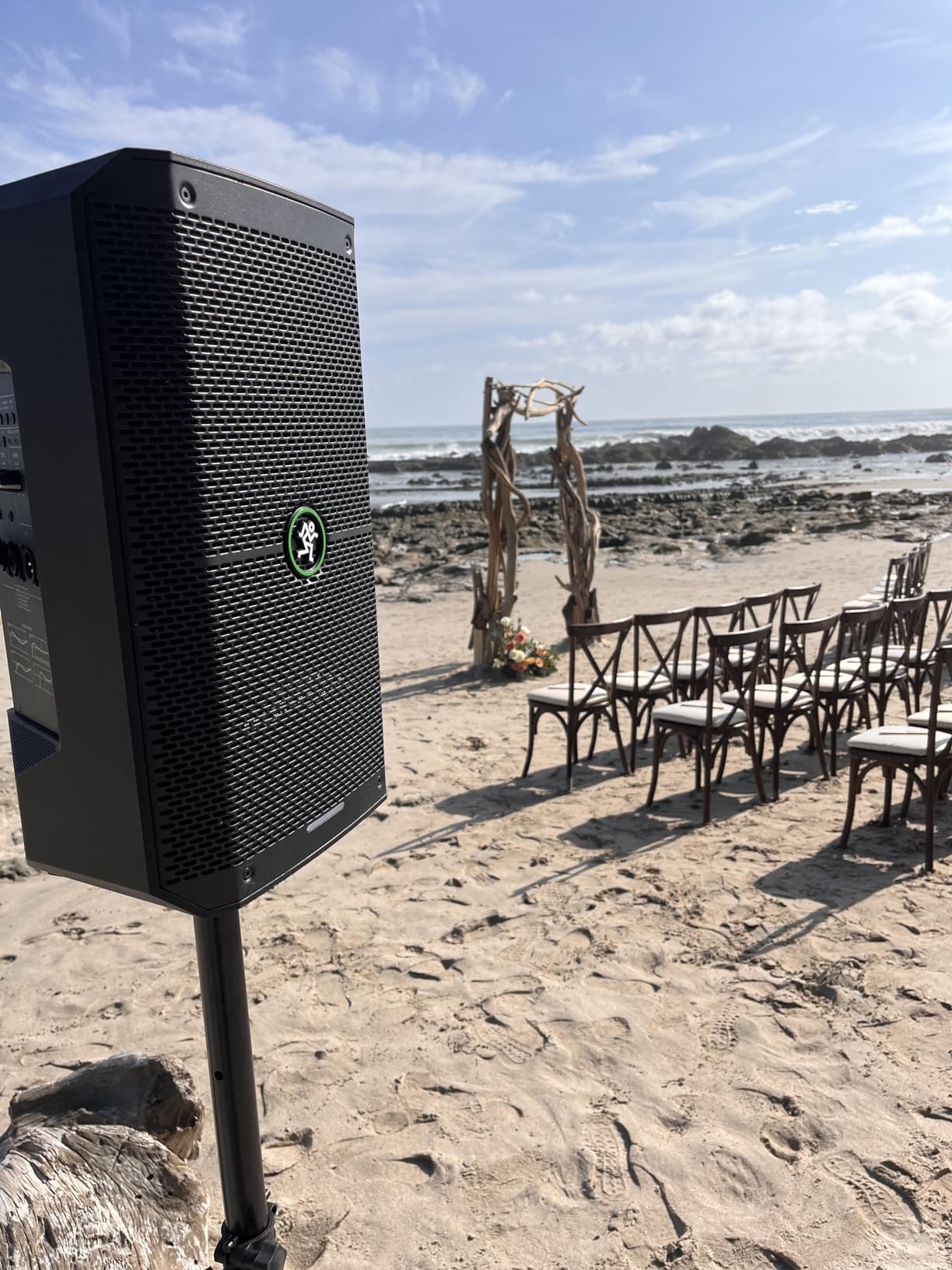 Mackie Thump Series, Thump GO 8-Inch Portable Battery-Powered Loudspeaker | 200W battery-powered speaker with Bluetooth and 2-channel mixer for musicians, DJs and outdoor events customer photo 1