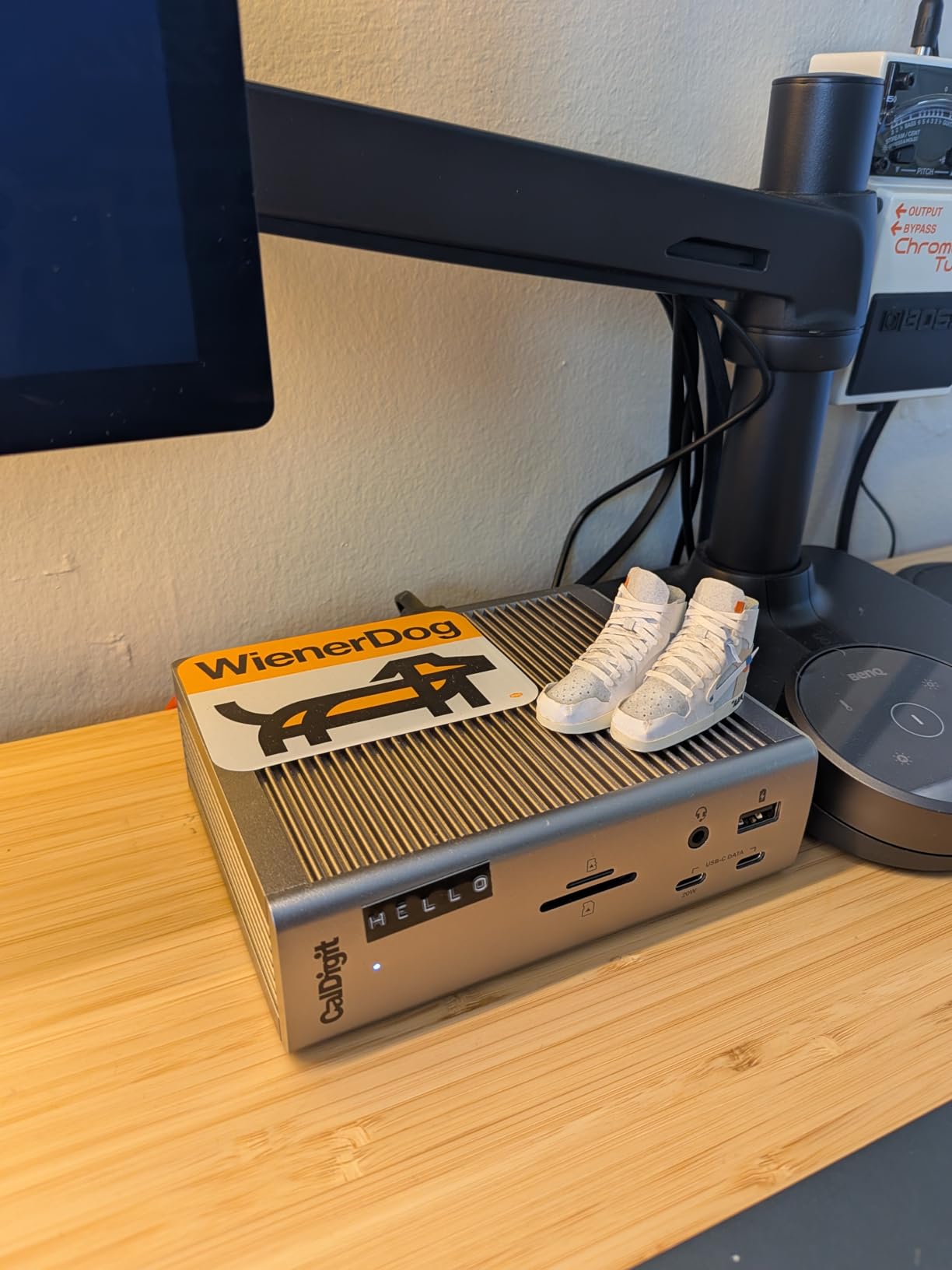 CalDigit TS4 18 Port Thunderbolt 4 Dock, 98W Charging, 3X TBT4 (40Gb/s), 3X USB-C + 5X USB-A (10Gb/s), 2.5GbE LAN, 8K@30Hz or 2X 6K@60Hz Displays, Mac/Windows/Chrome, Space Gray customer photo 1