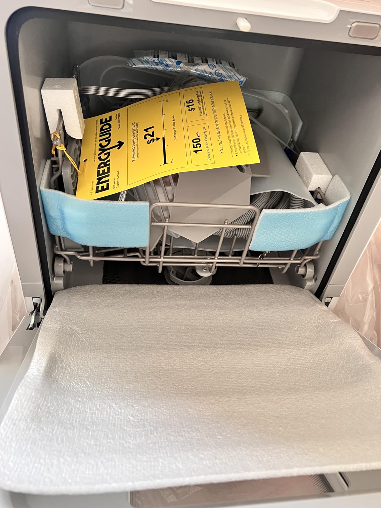 COMFEE' Countertop Dishwasher, Portable Dishwasher with 6L Built-in Water Tank, Mini Dishwasher with More Space Inside, 7 Programs, UV Hygiene & Auto Door Open, for Apartments, Dorms & RVs, White customer photo 2