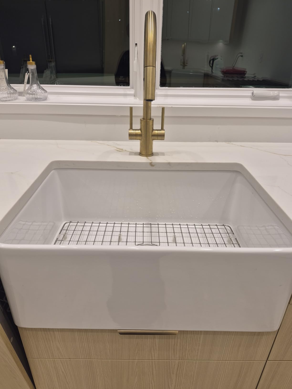 Miuara Farmhouse Sink 33 x 18 Inch White Fireclay Apron Front Kitchen Sink customer photo 2
