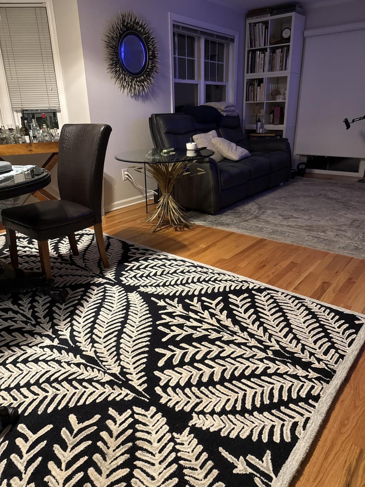 SAFAVIEH Capri Collection Area Rug - 7' Round, Black & Ivory, Handmade Wool, Ideal for High Traffic Areas in Living Room, Bedroom (CPR208Z) customer photo 1