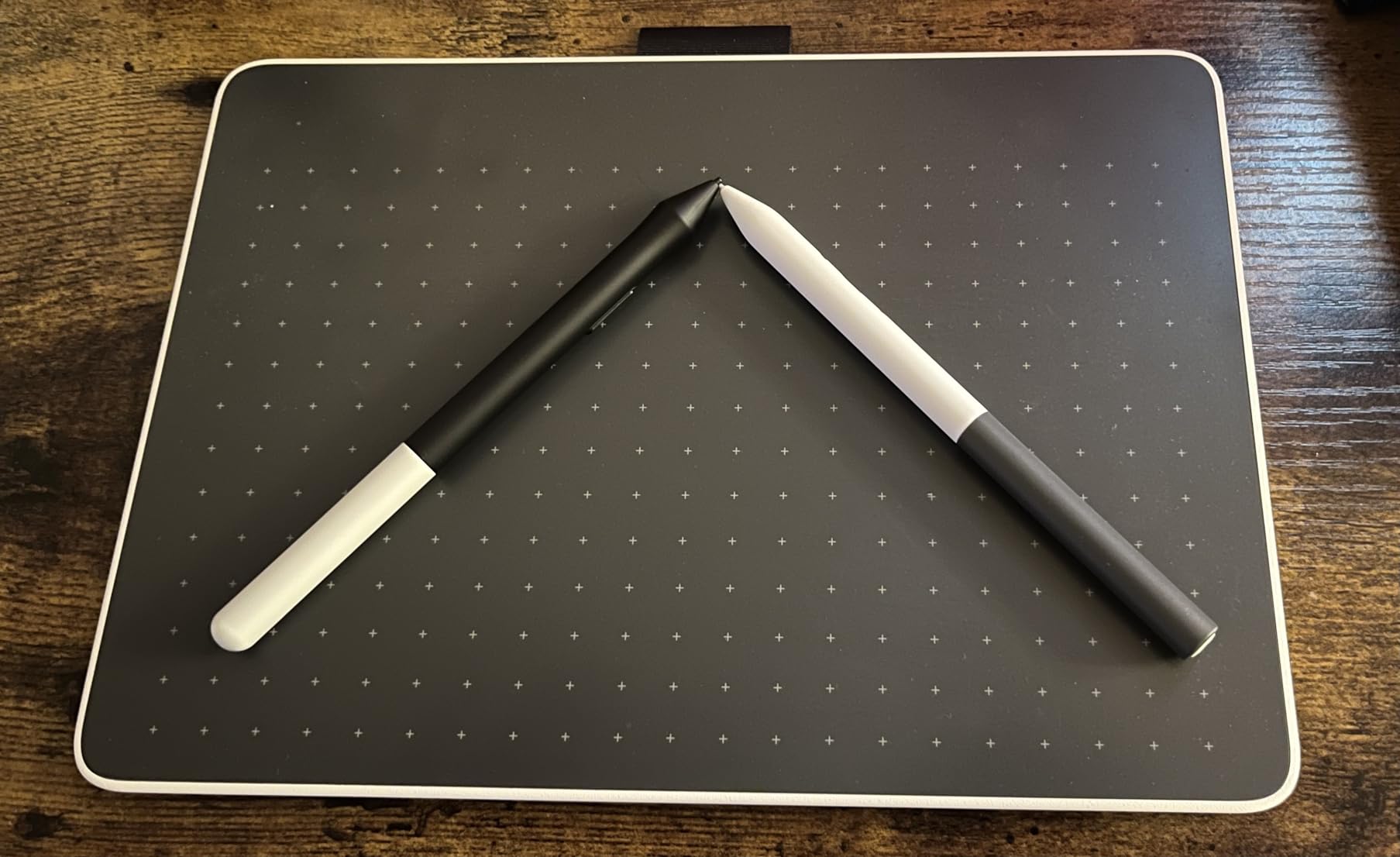 Wacom One Medium, Bluetooth Graphic Drawing Tablet with Pen + Software | Battery-free pen, works with Mac, Windows & Chromebook. Ideal for creative beginners, office work & students customer photo 2