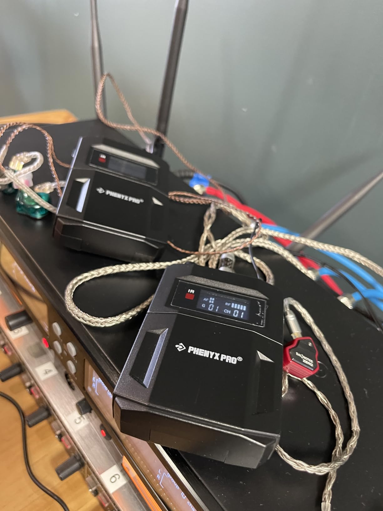 Phenyx Pro 4-Channel UHF Mono Wireless in Ear Monitor System PTM-33-4B customer photo 1