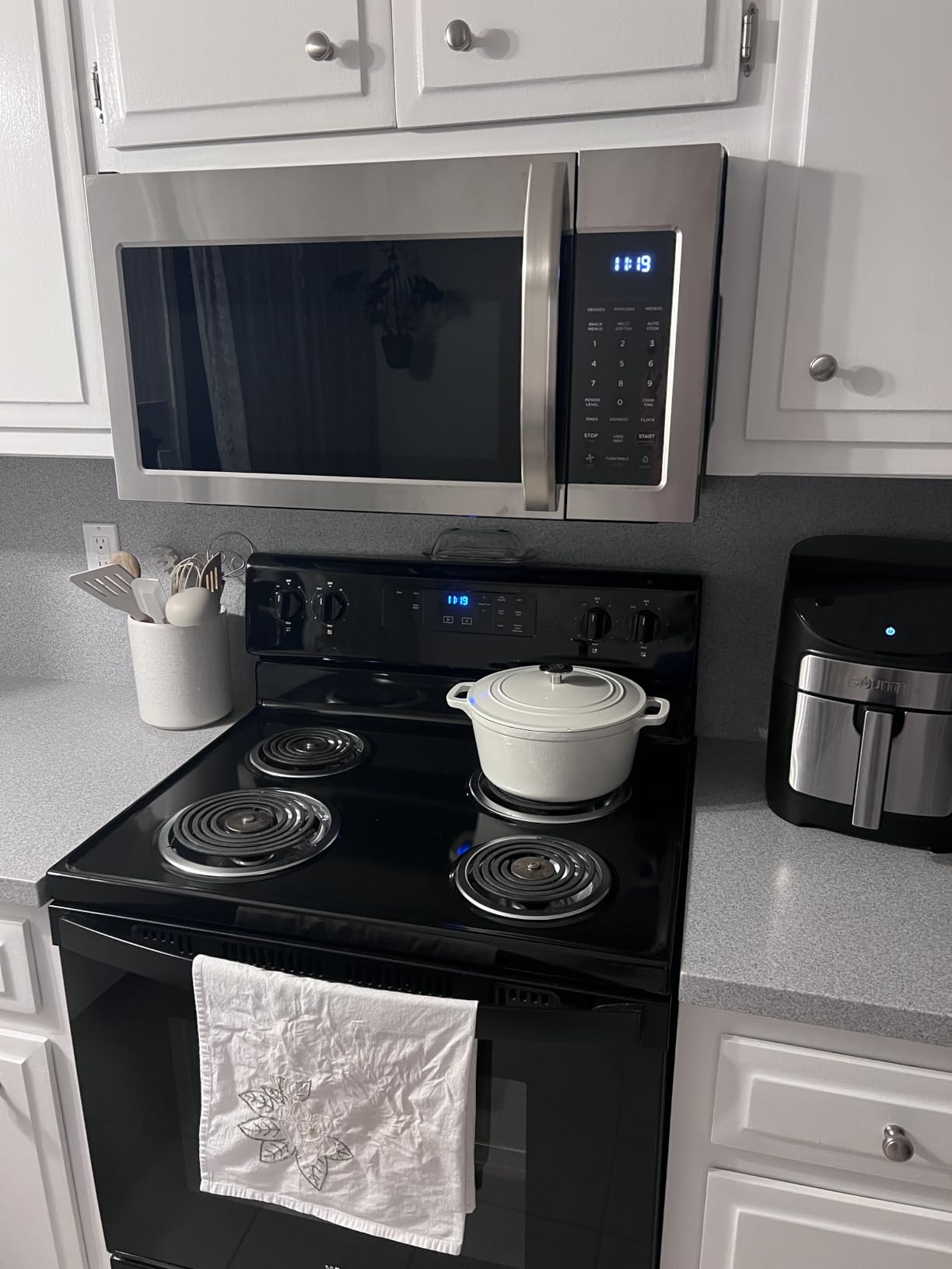 Midea Over the Range Microwave Oven, 1.7 Cu.Ft, 1000W, Stainless Steel customer photo 1