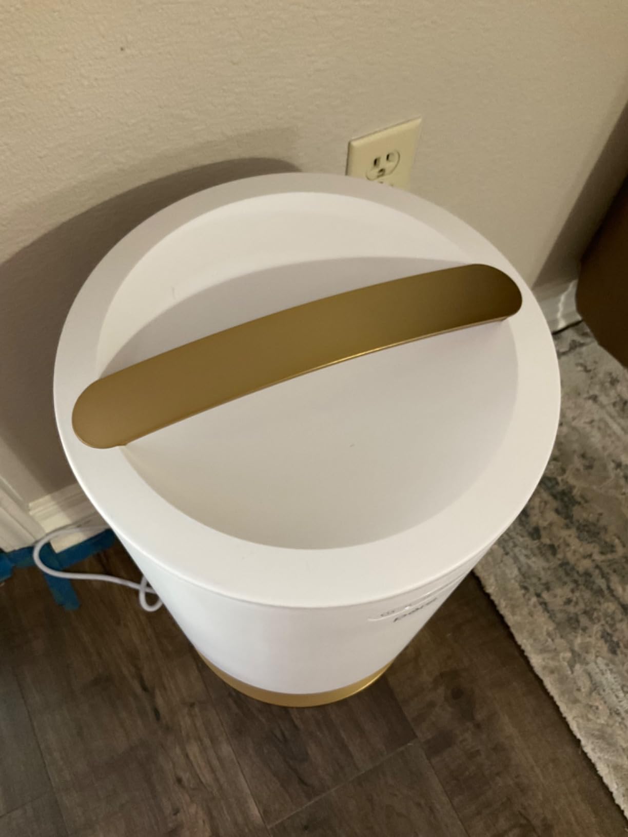 Pure Enrichment PureBliss Luxury Towel Warmer - Extra Large 20L Heats Towels, Robes, Blankets, or Clothing - Modern Bucket Design, 4 Heat Timer Settings & Auto Shut-Off (White & Brushed Gold) customer photo 2