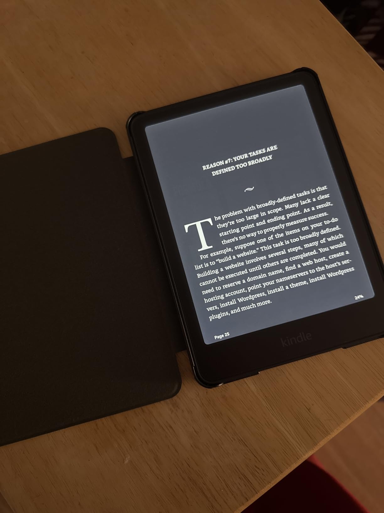 Amazon Kindle Paperwhite Signature Edition 32GB (newest model) - 20% faster with auto-adjusting front light, wireless charging, and weeks of battery life - Metallic Raspberry customer photo 2