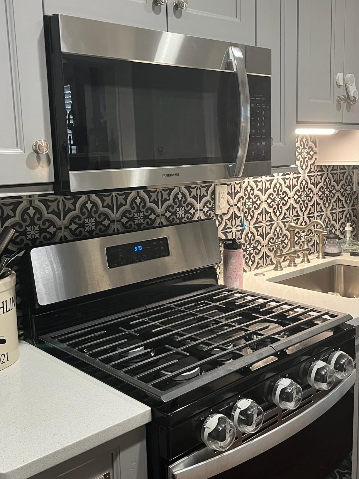 Farberware 1.7 Cu. Ft. Over-the-Range Microwave Oven – 1000 Watts Power, Auto Cook Settings, Defrost, Easy Clean and Child Safety Lock - Stainless customer photo 1