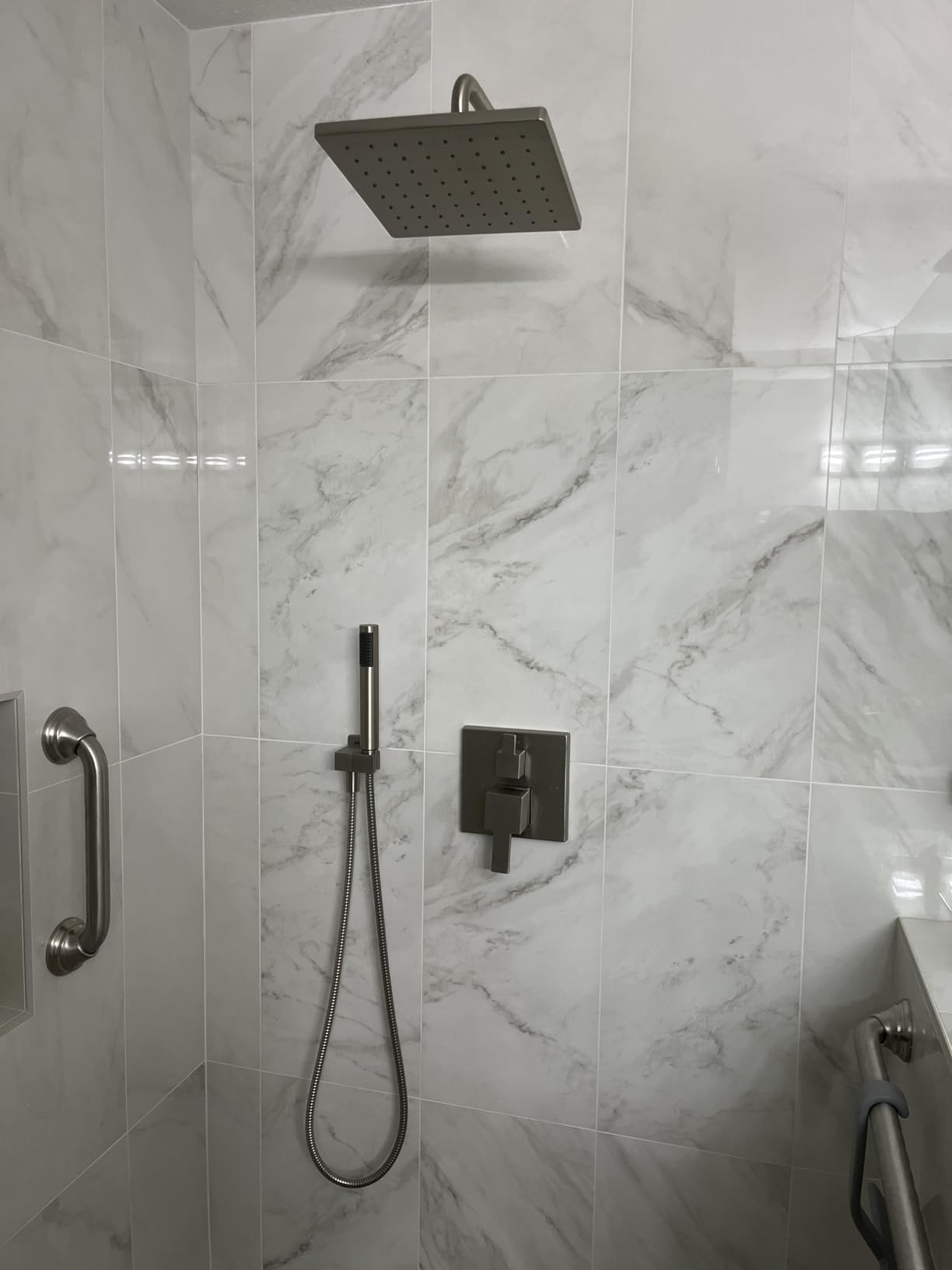 Delta Faucet Rainfall Shower System with Rain Shower Head and Handheld Spray, Modern Raincan 2-Setting Square System, Brushed Nickel, Spotshield Stainless customer photo 1